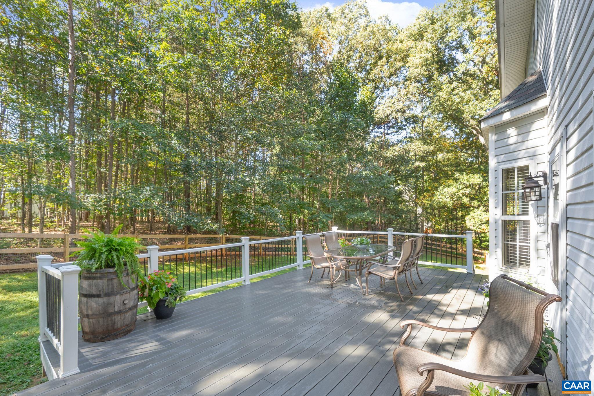 442 W ROSEWOOD DR