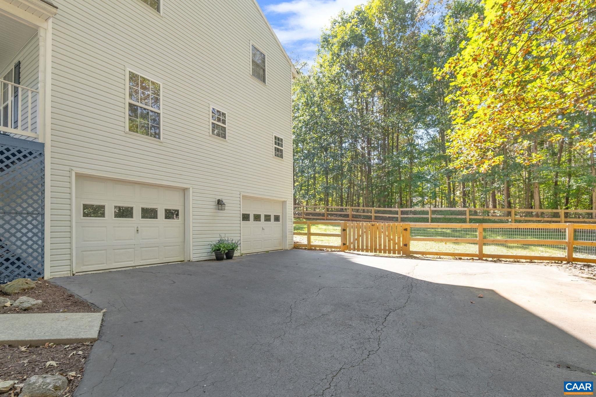 442 W ROSEWOOD DR