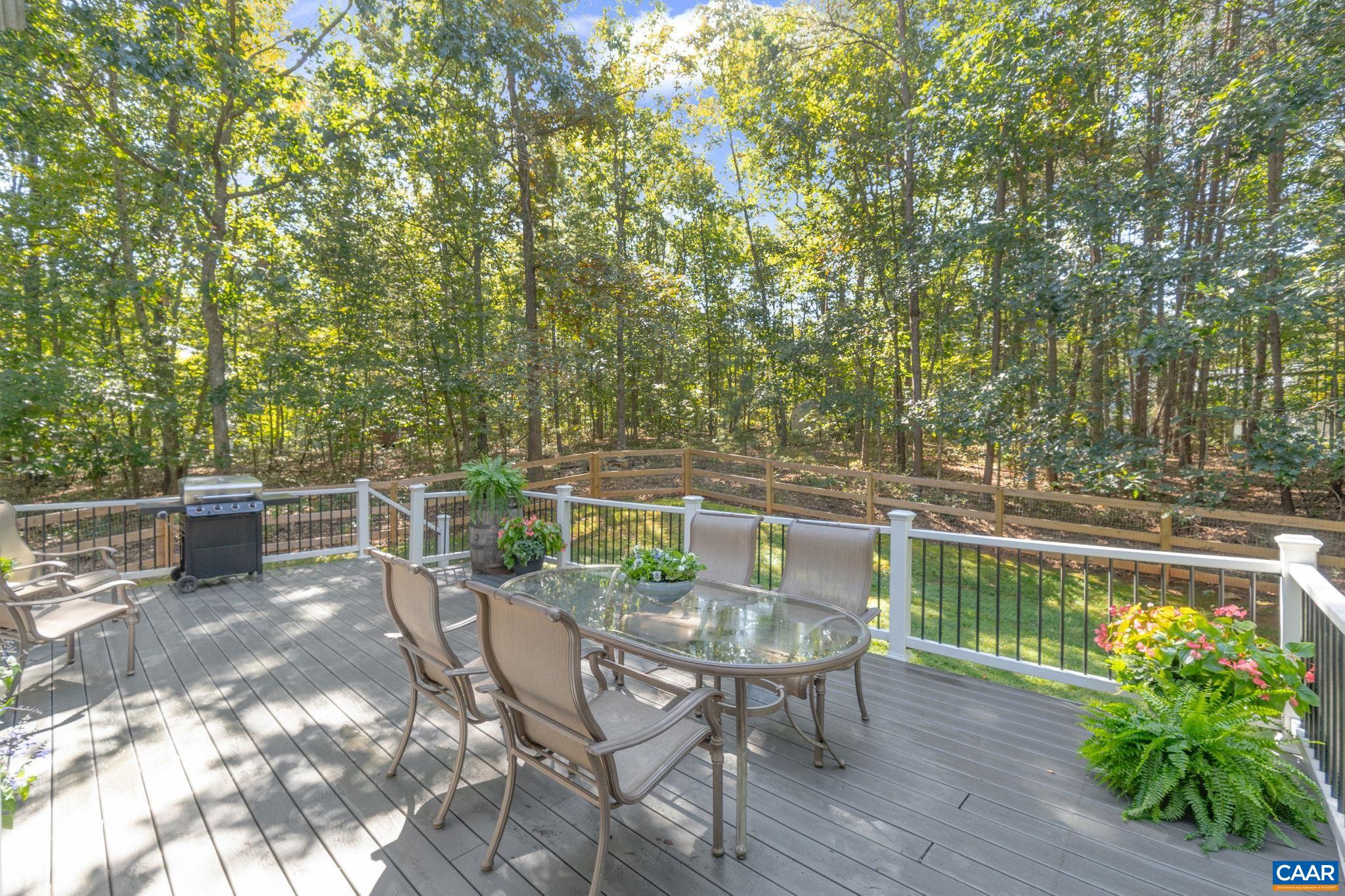 442 W ROSEWOOD DR
