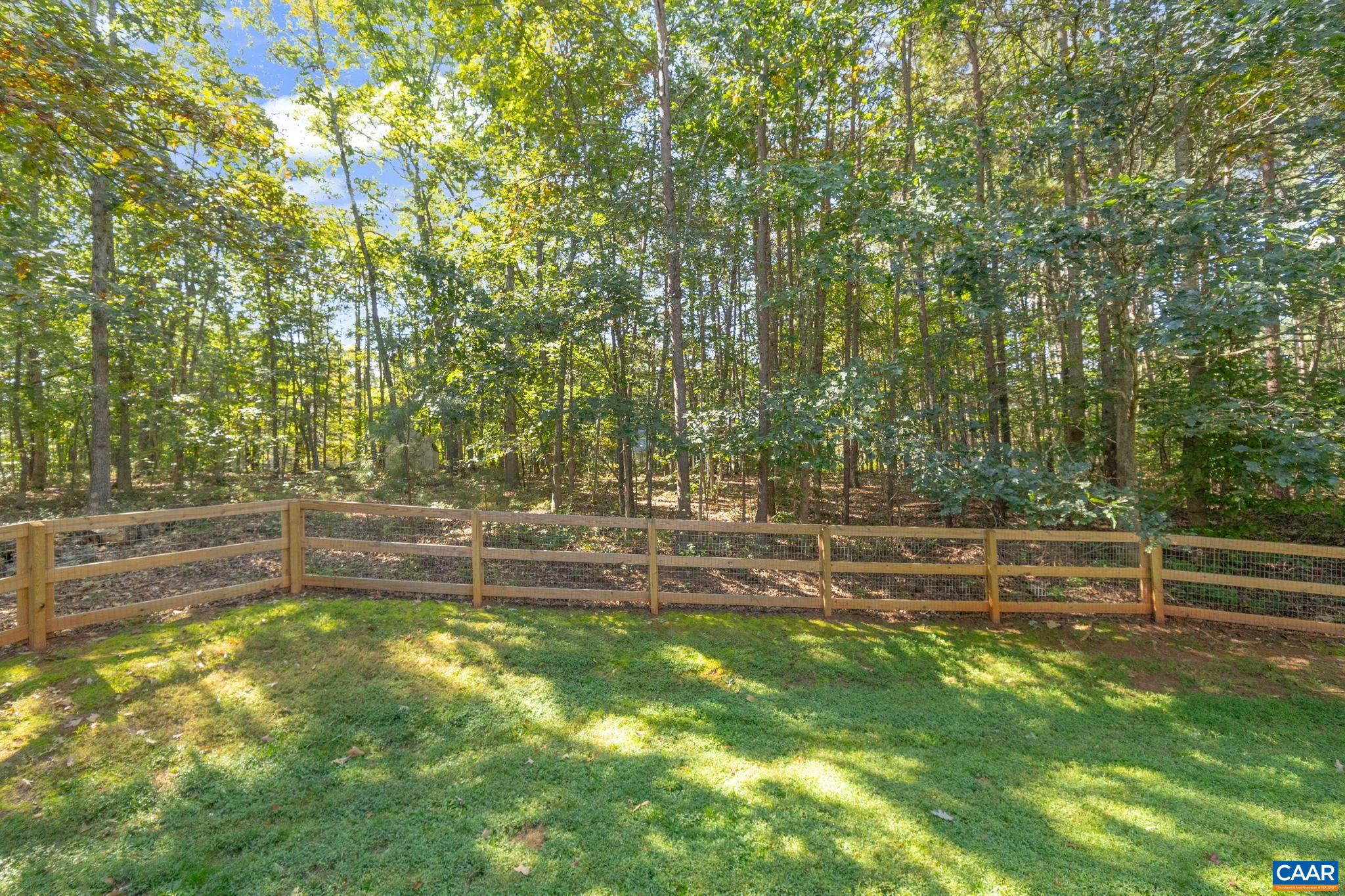 442 W ROSEWOOD DR