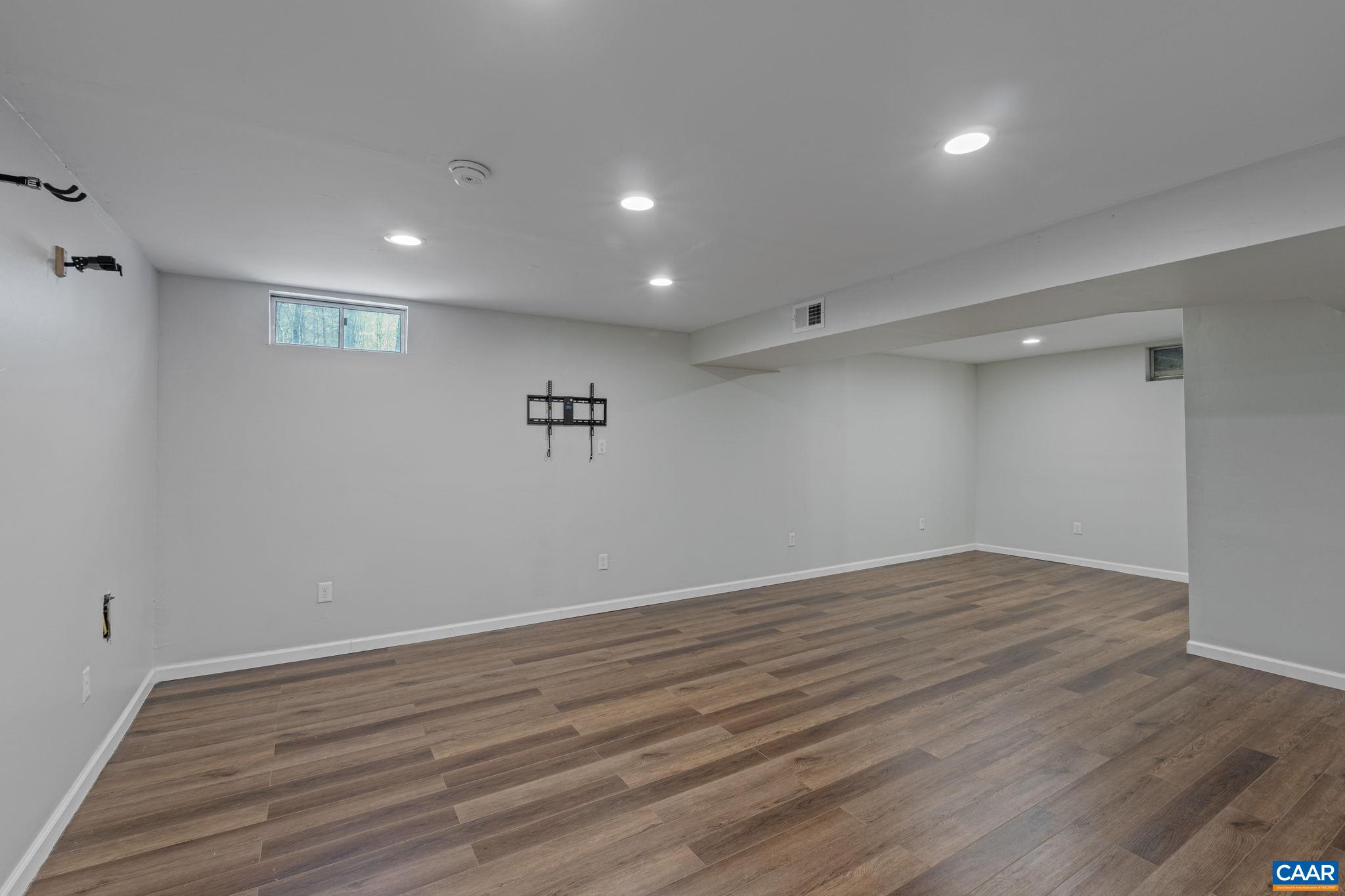 442 W ROSEWOOD DR