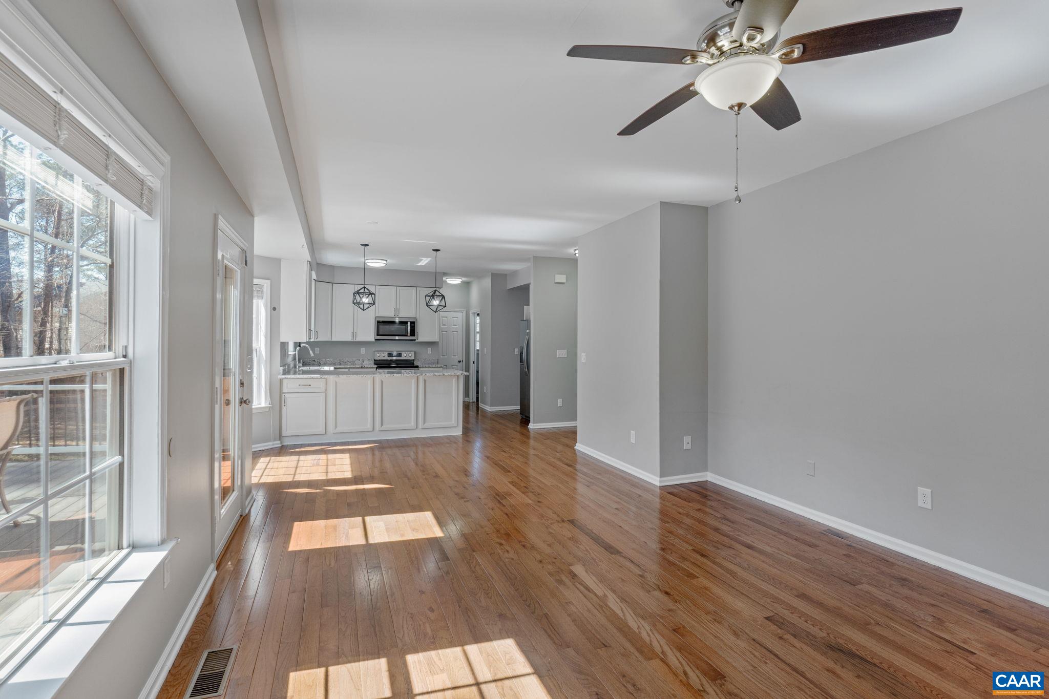 442 W ROSEWOOD DR