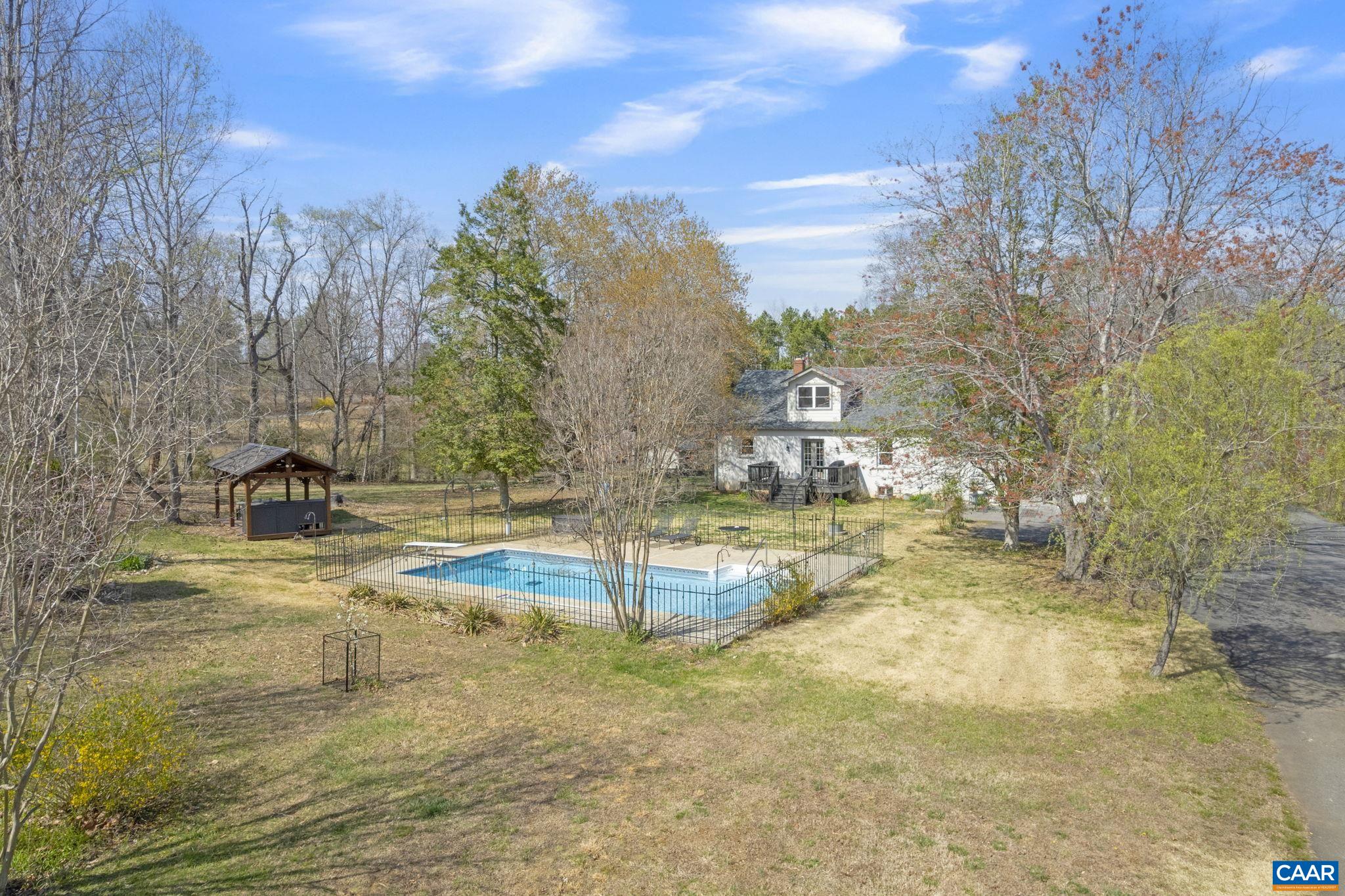 4941/4939 RICHMOND RD