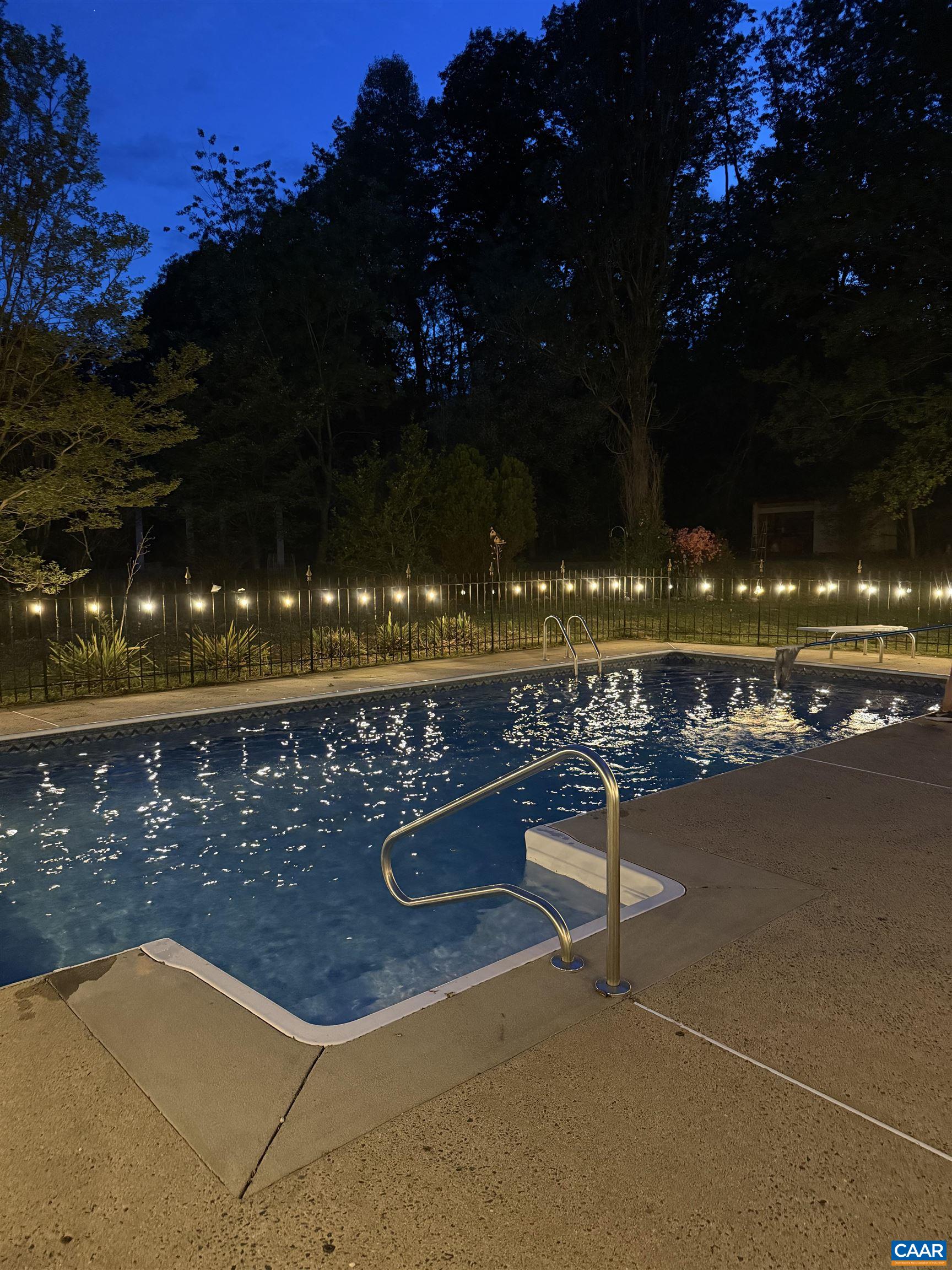 4941/4939 RICHMOND RD