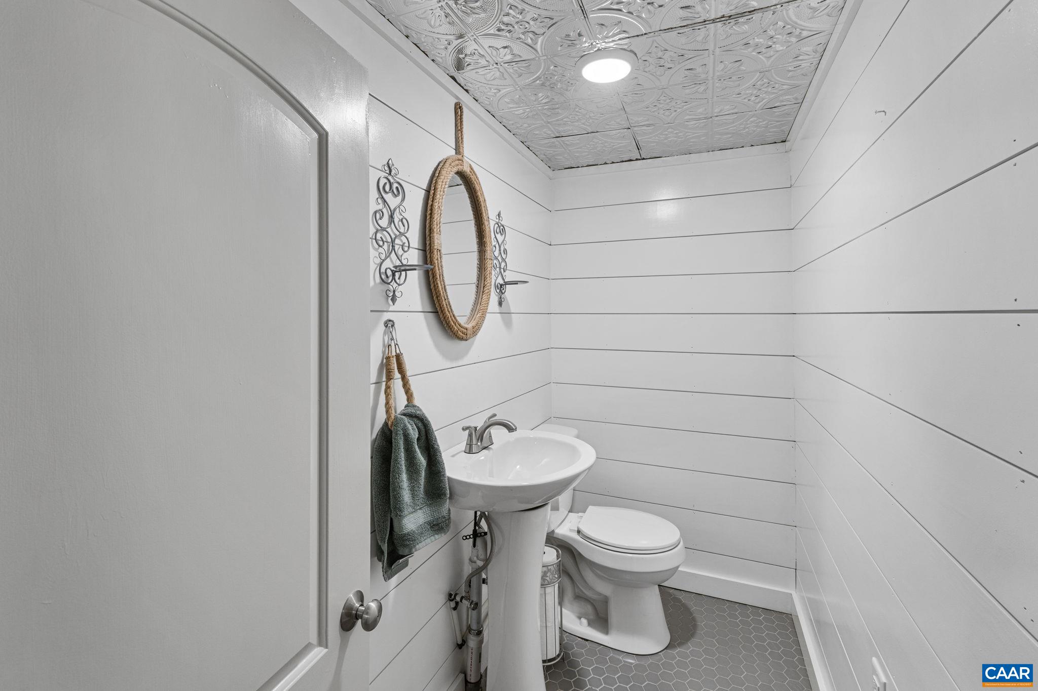 4941/4939 RICHMOND RD