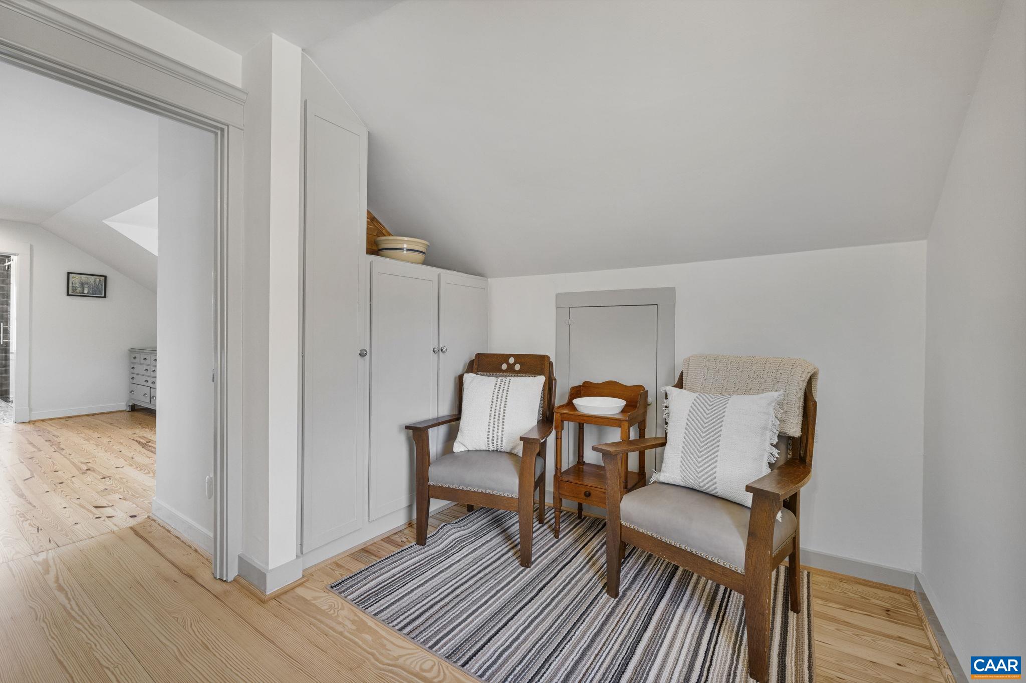 4941/4939 RICHMOND RD