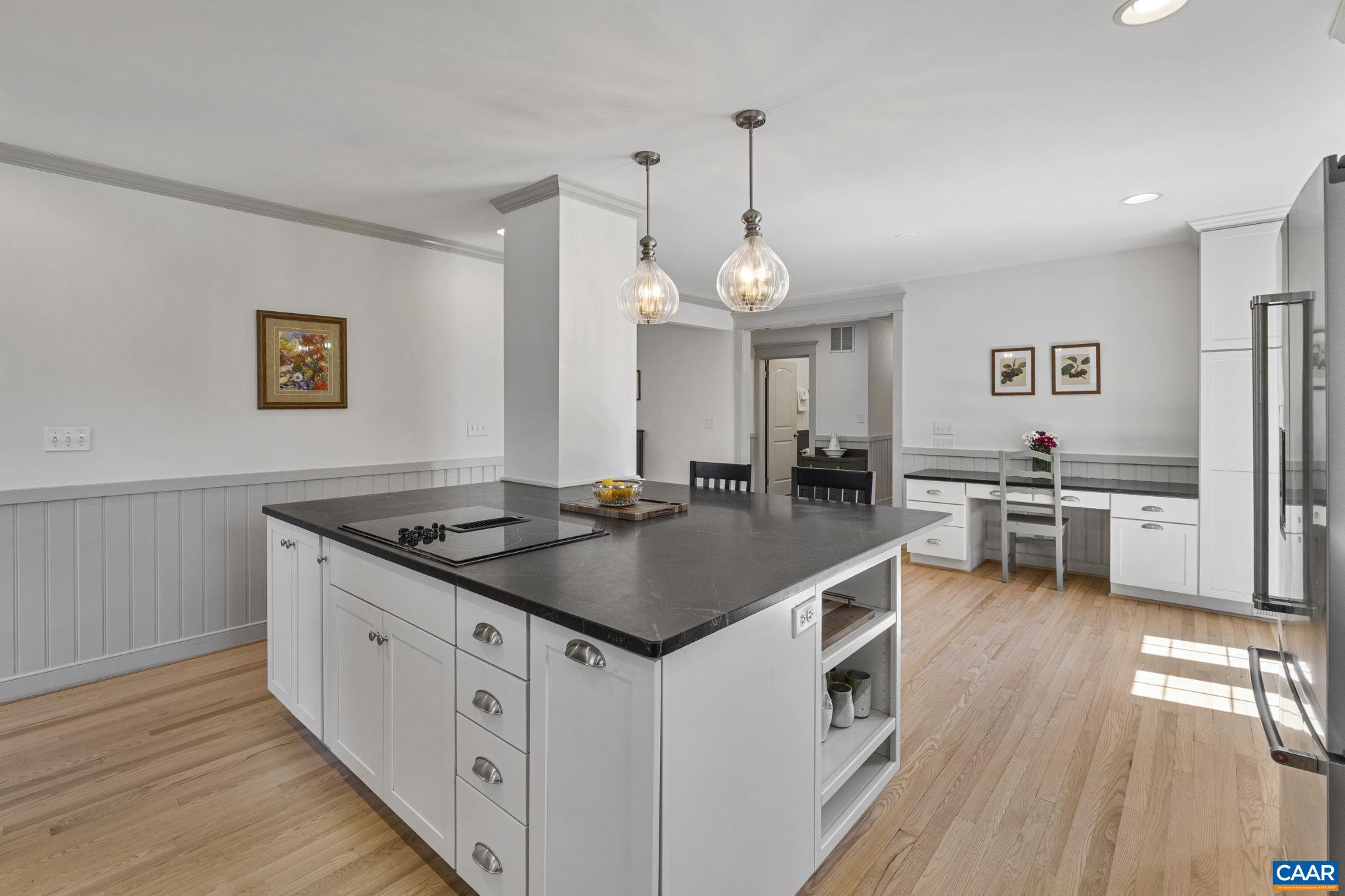 4941/4939 RICHMOND RD