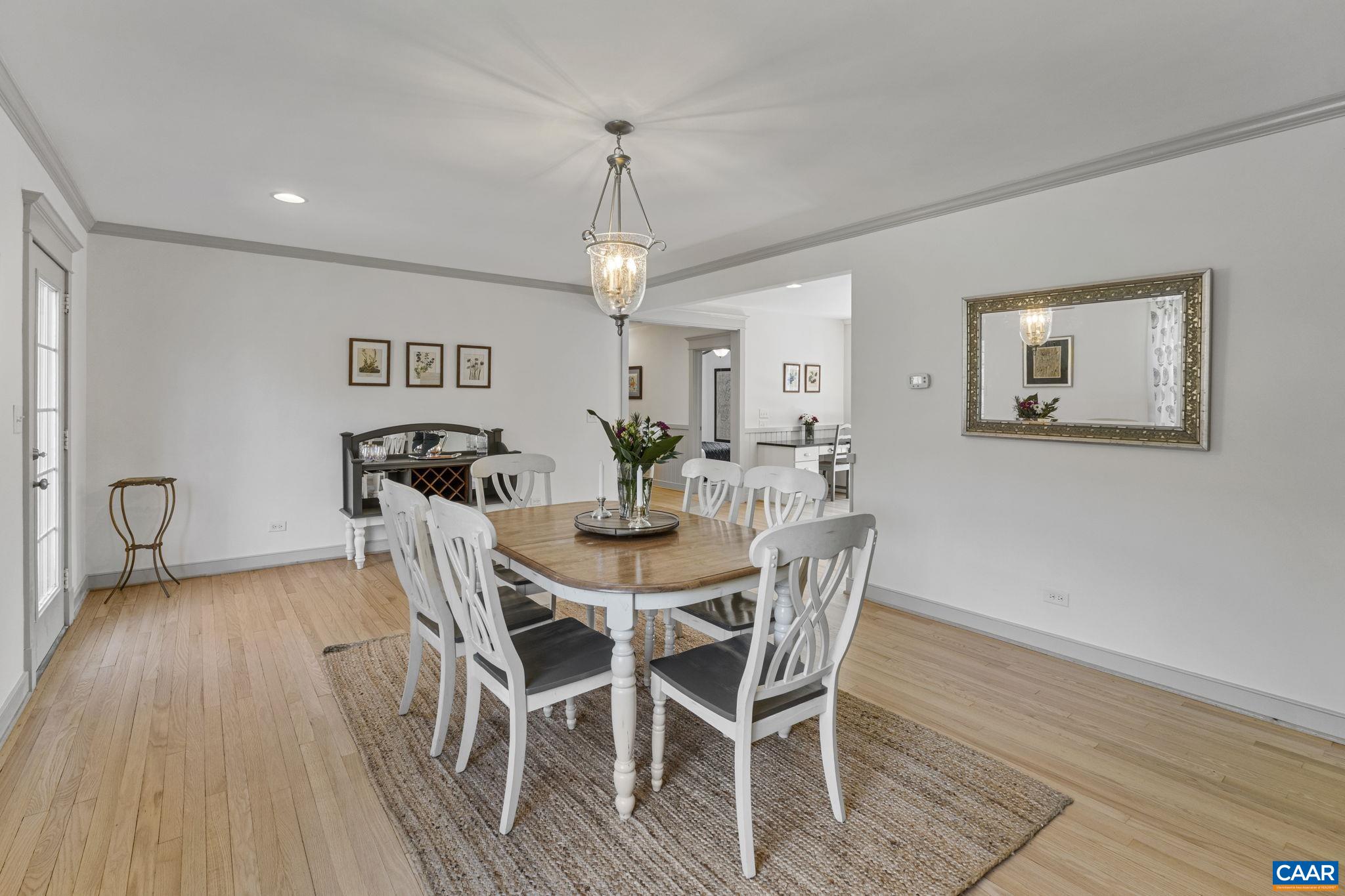 4941/4939 RICHMOND RD