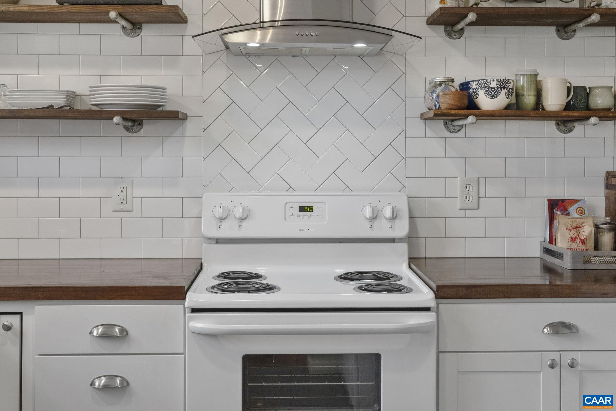 4941/4939 RICHMOND RD