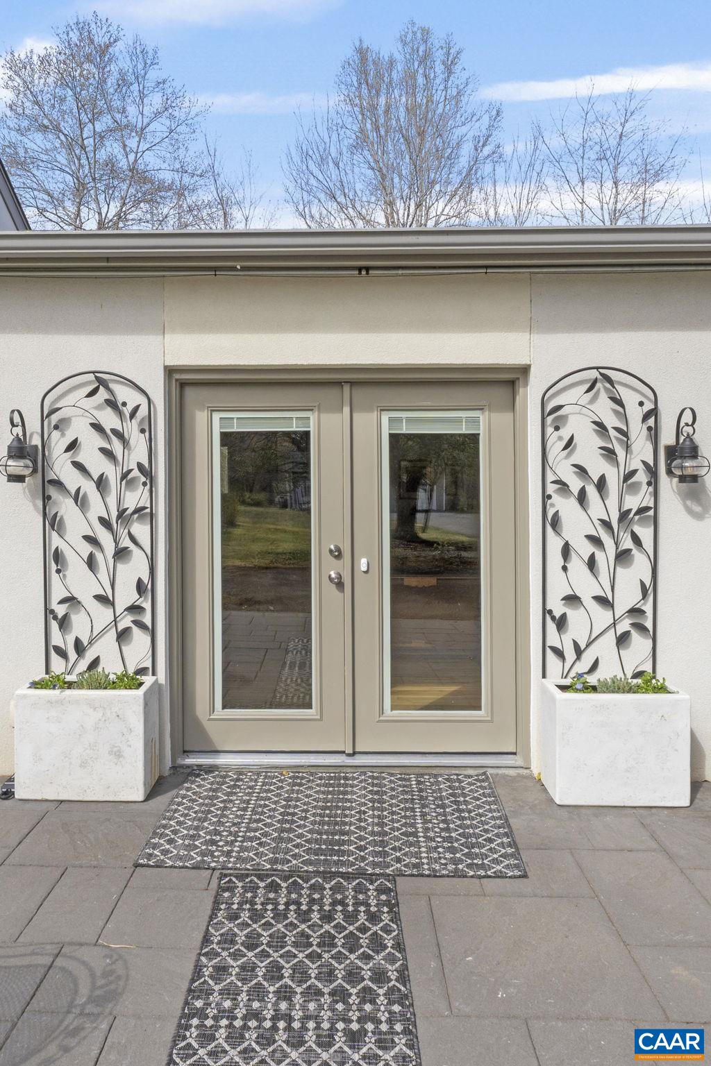 4941/4939 RICHMOND RD