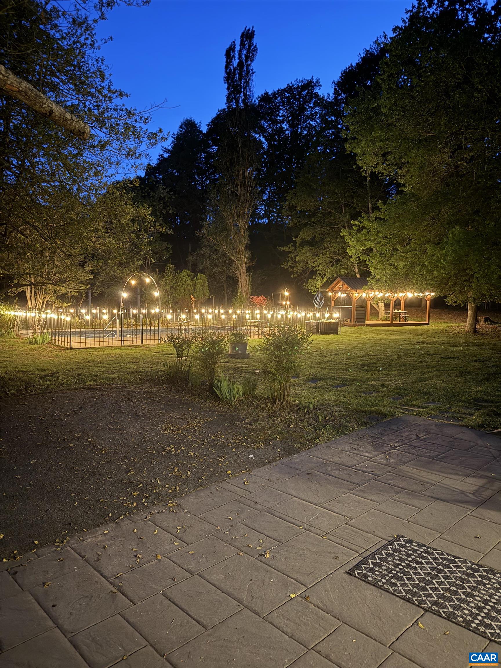 4941/4939 RICHMOND RD