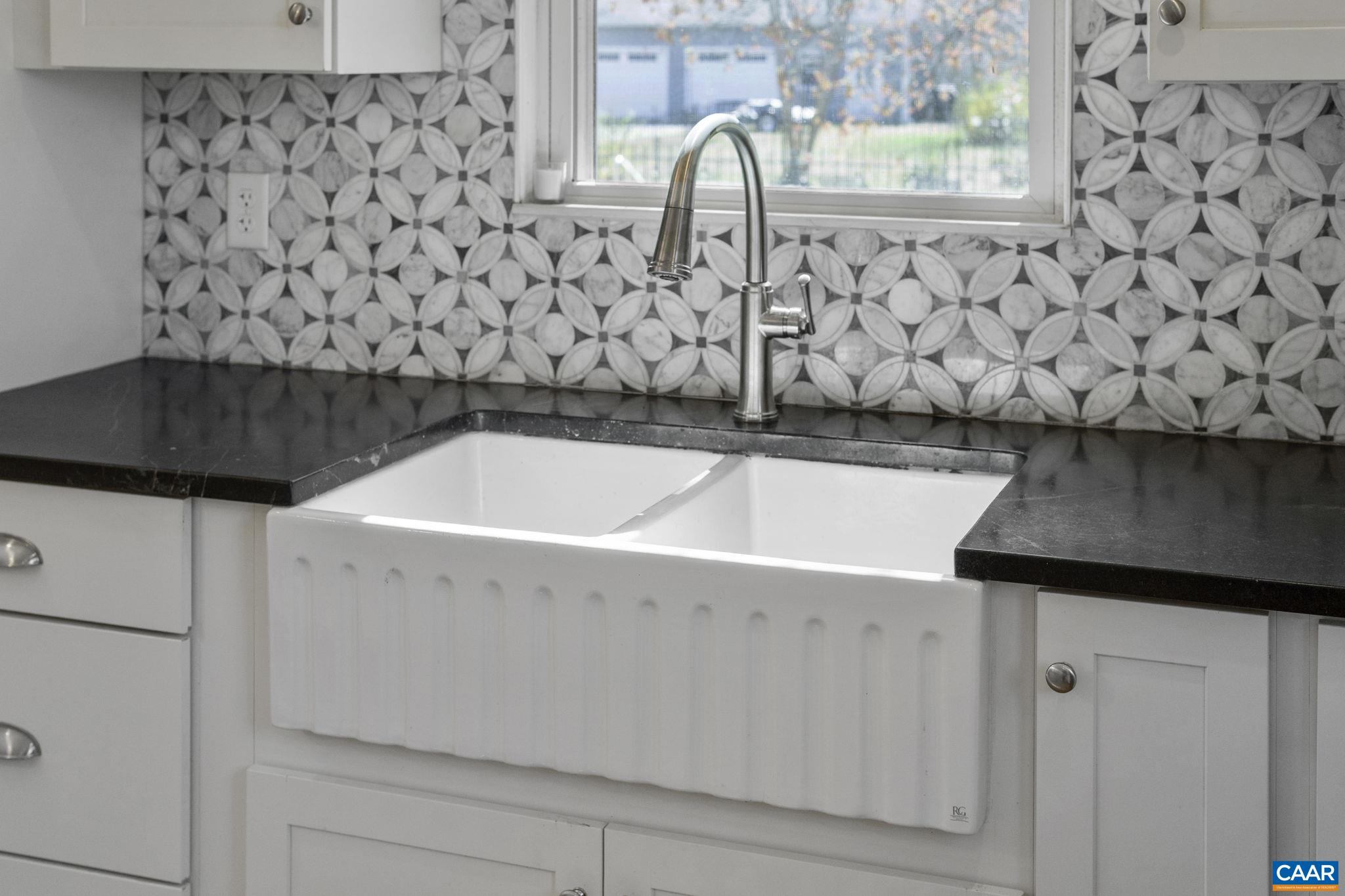 4941/4939 RICHMOND RD