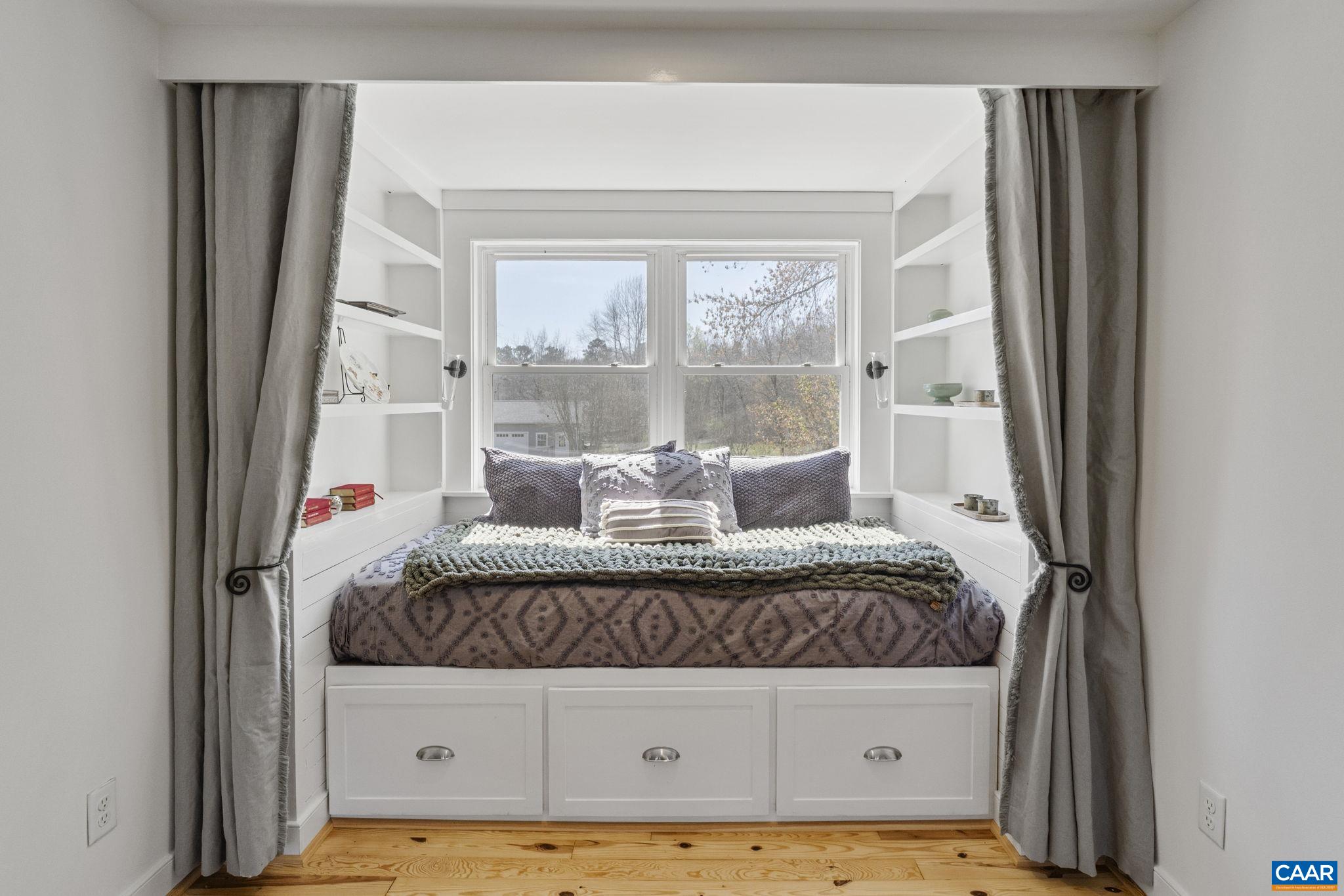 4941/4939 RICHMOND RD