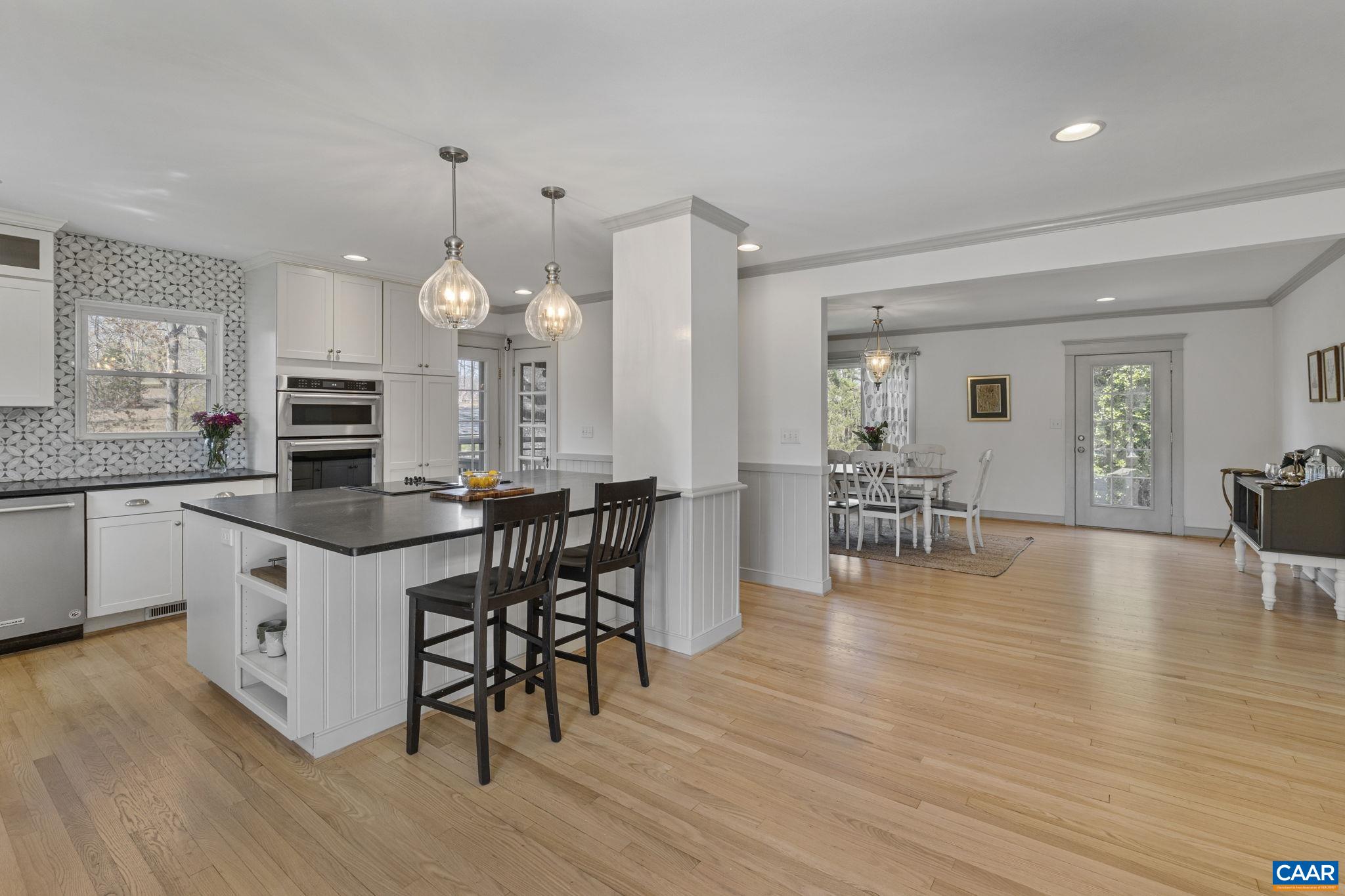 4941/4939 RICHMOND RD