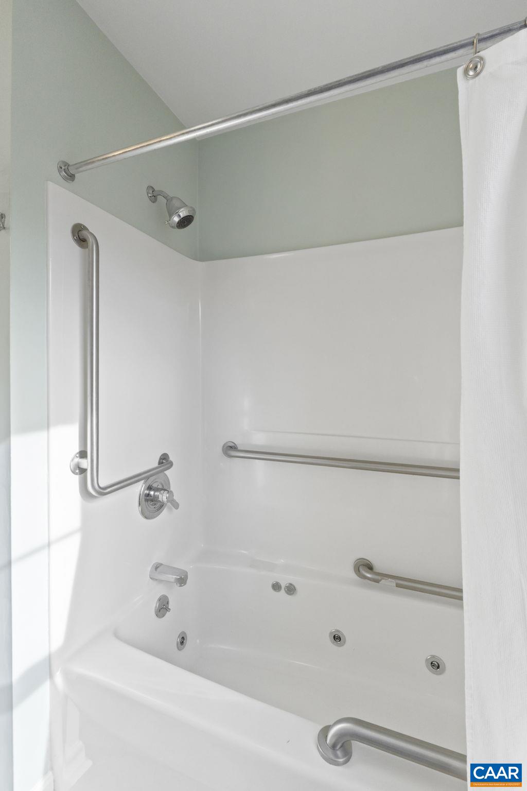 4941/4939 RICHMOND RD