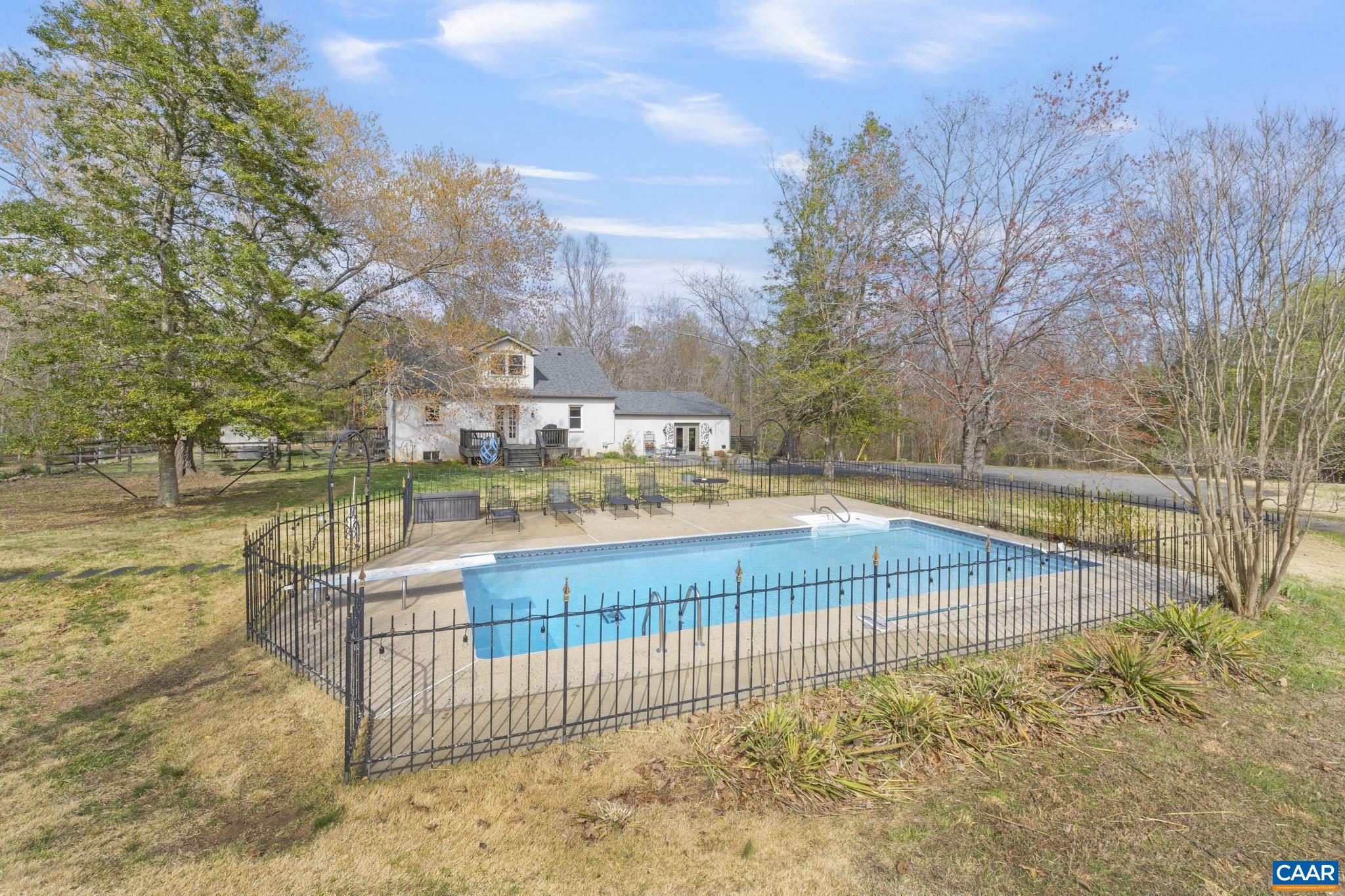 4941/4939 RICHMOND RD