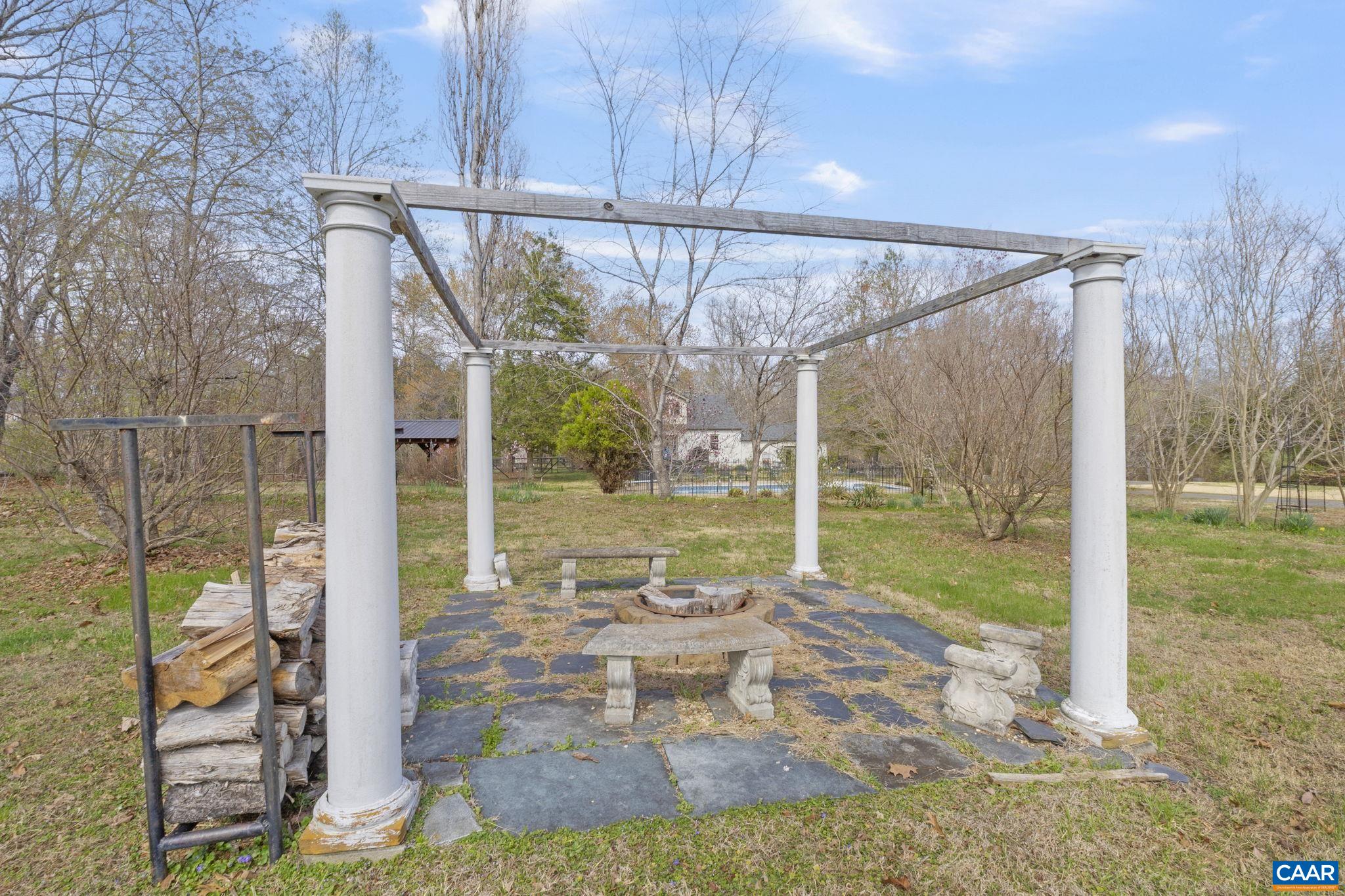 4941/4939 RICHMOND RD