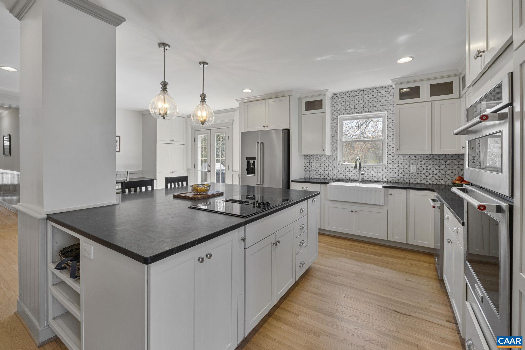 4941/4939 RICHMOND RD