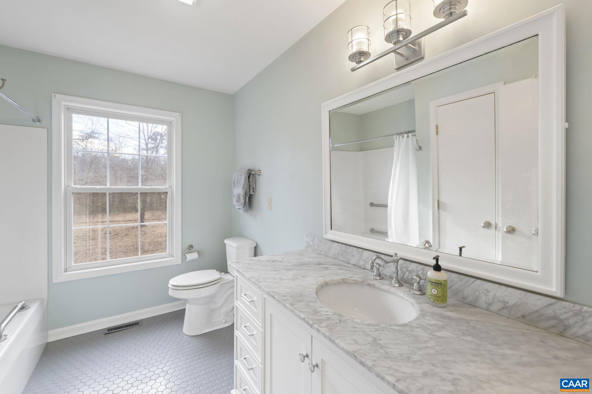 4941/4939 RICHMOND RD