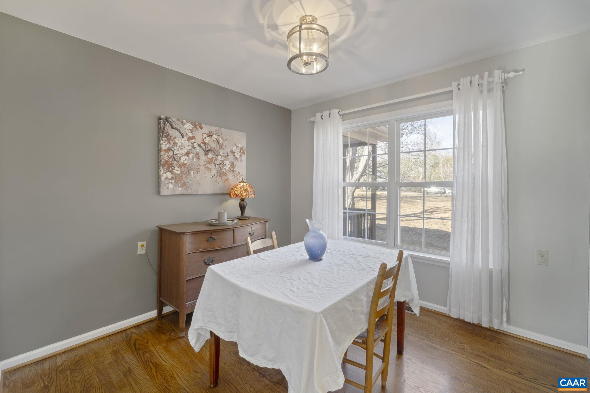 4941/4939 RICHMOND RD