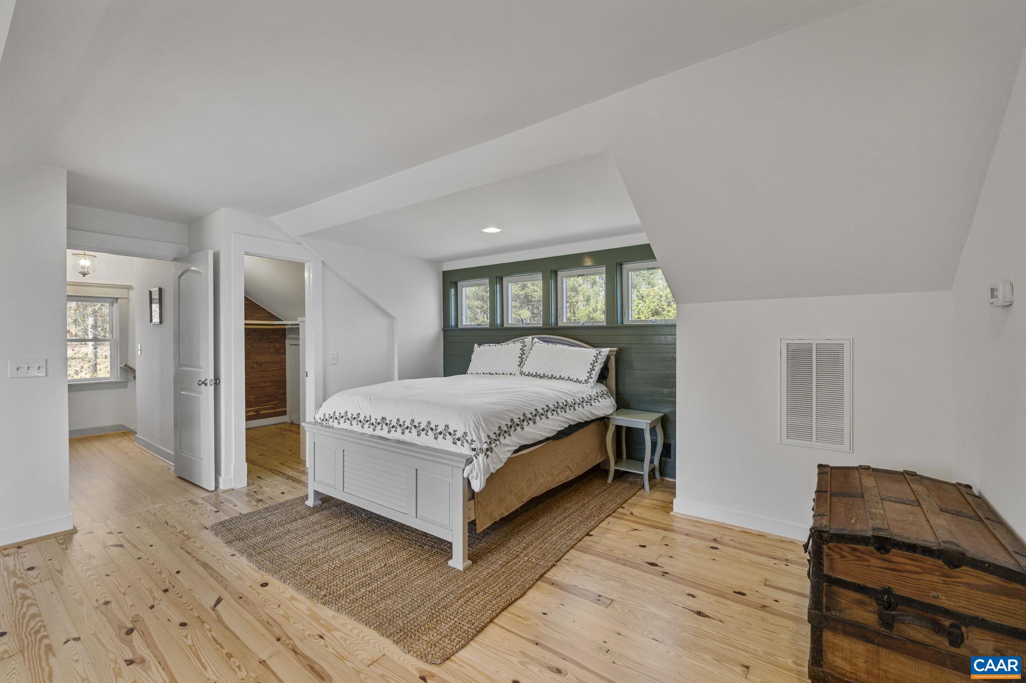 4941/4939 RICHMOND RD