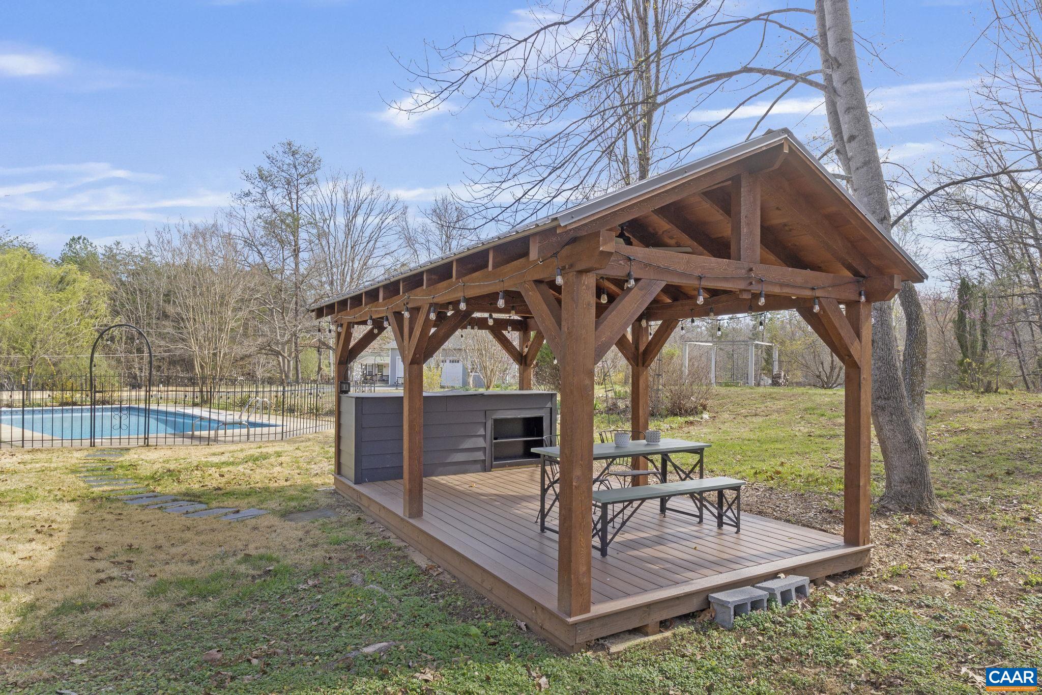 4941/4939 RICHMOND RD