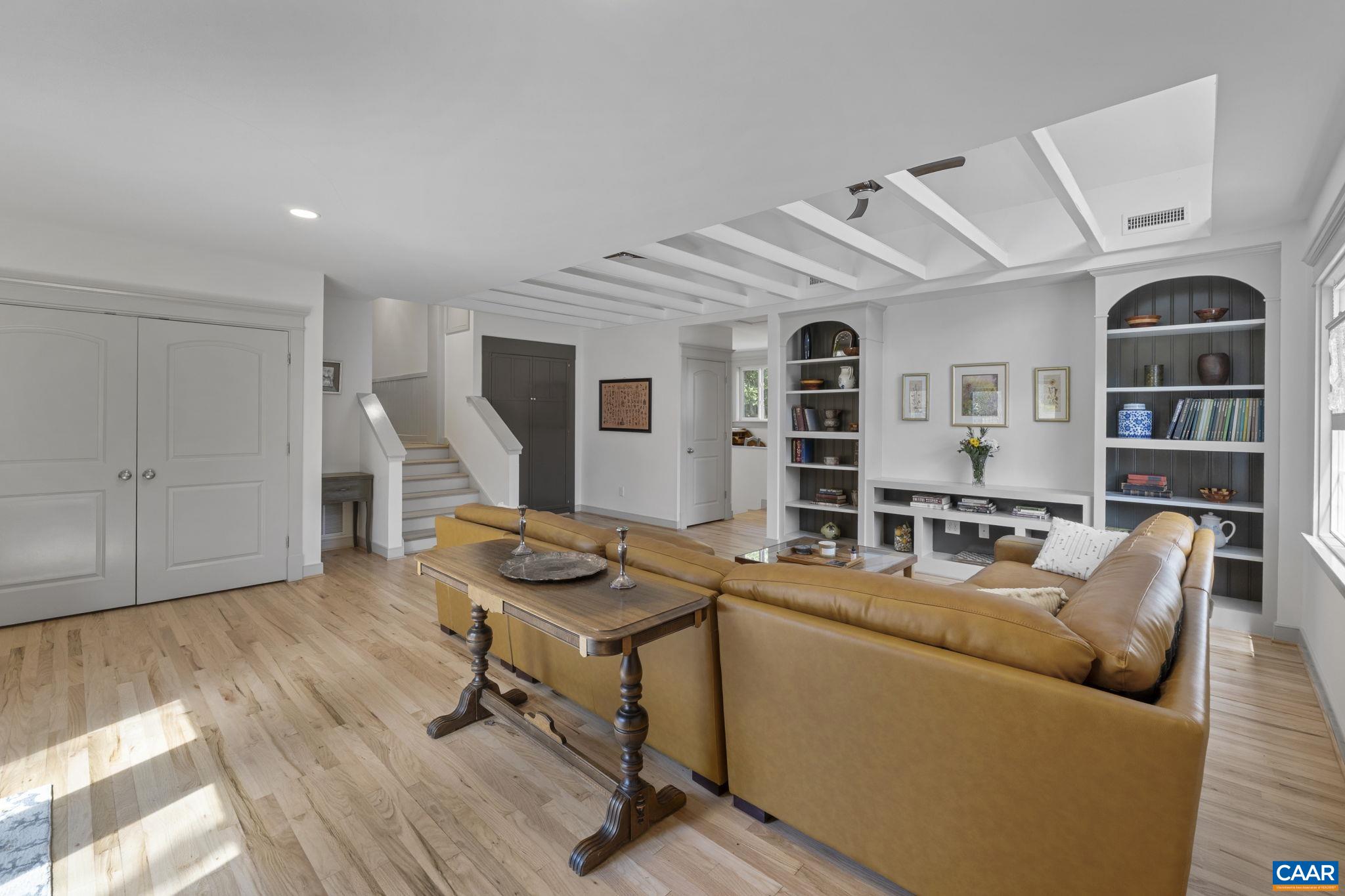 4941/4939 RICHMOND RD