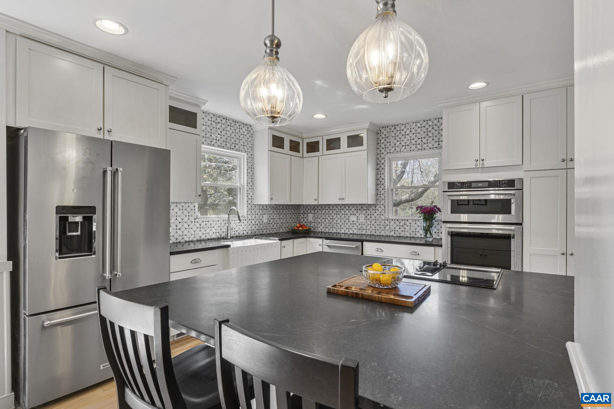 4941/4939 RICHMOND RD