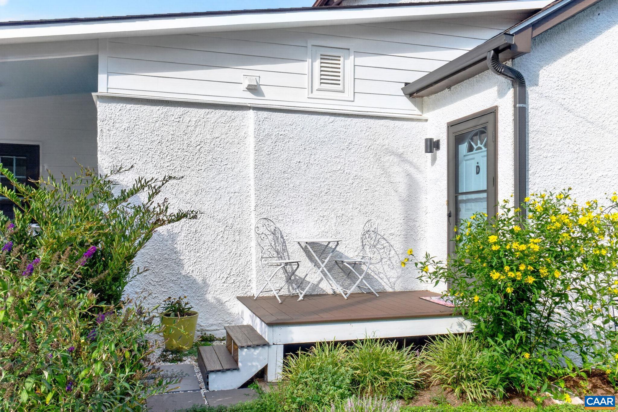 207 DOUGLAS AVE