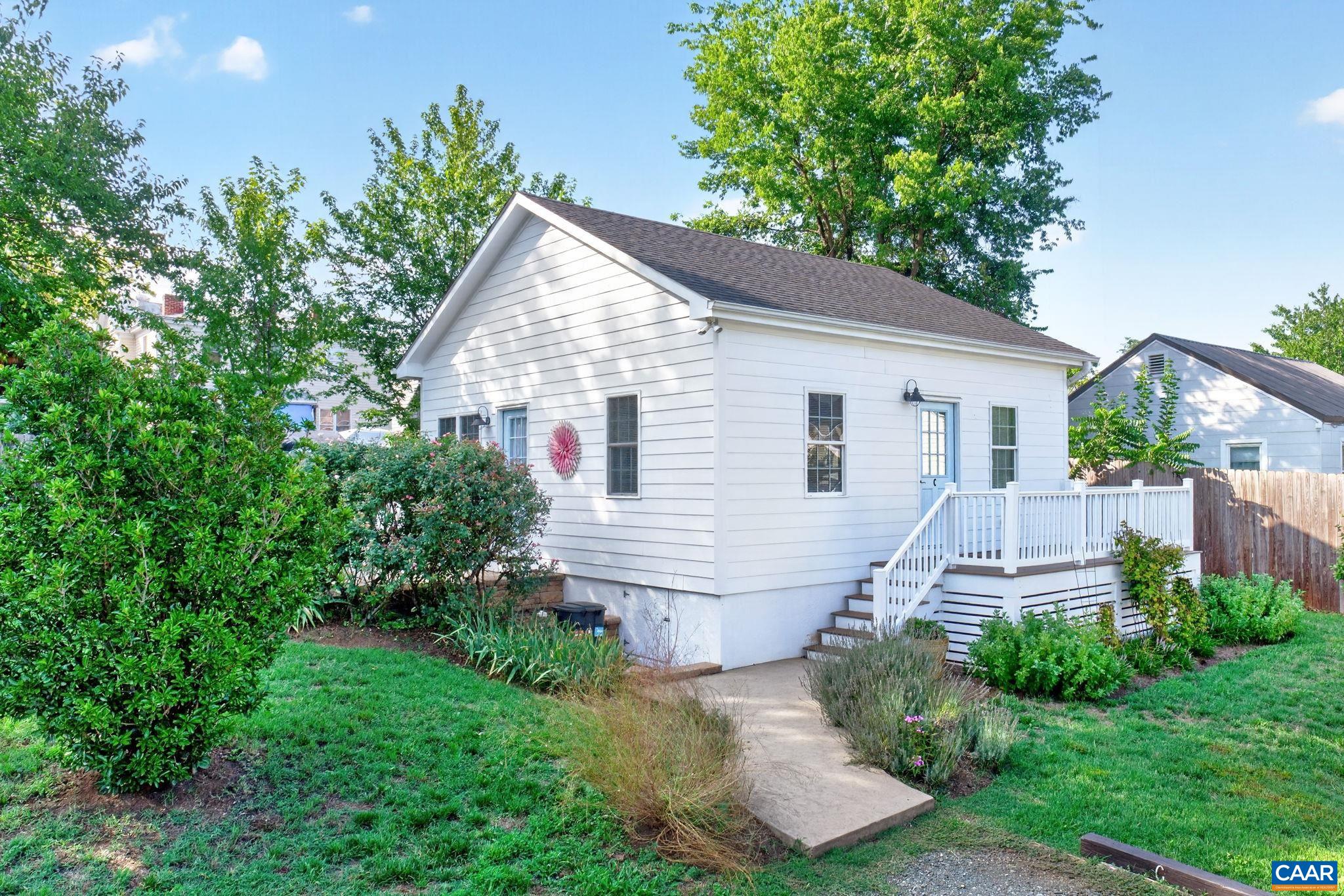 207 DOUGLAS AVE