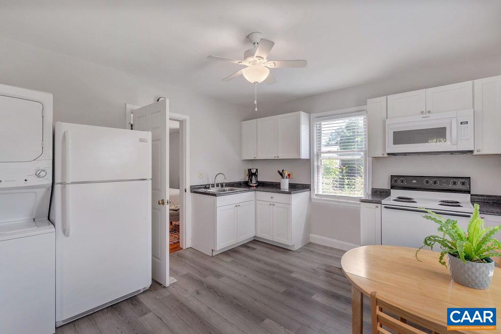 207 DOUGLAS AVE