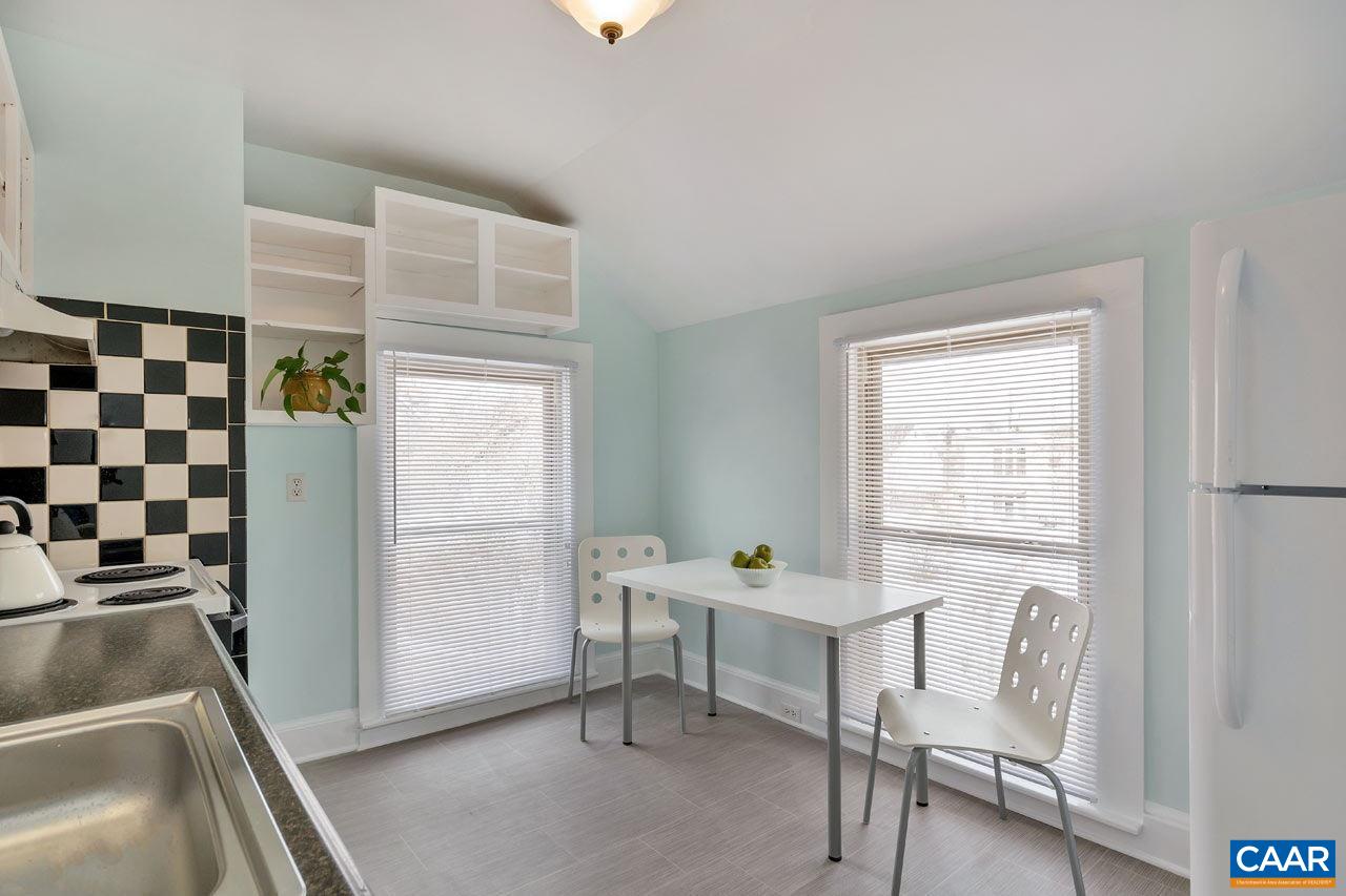 207 DOUGLAS AVE