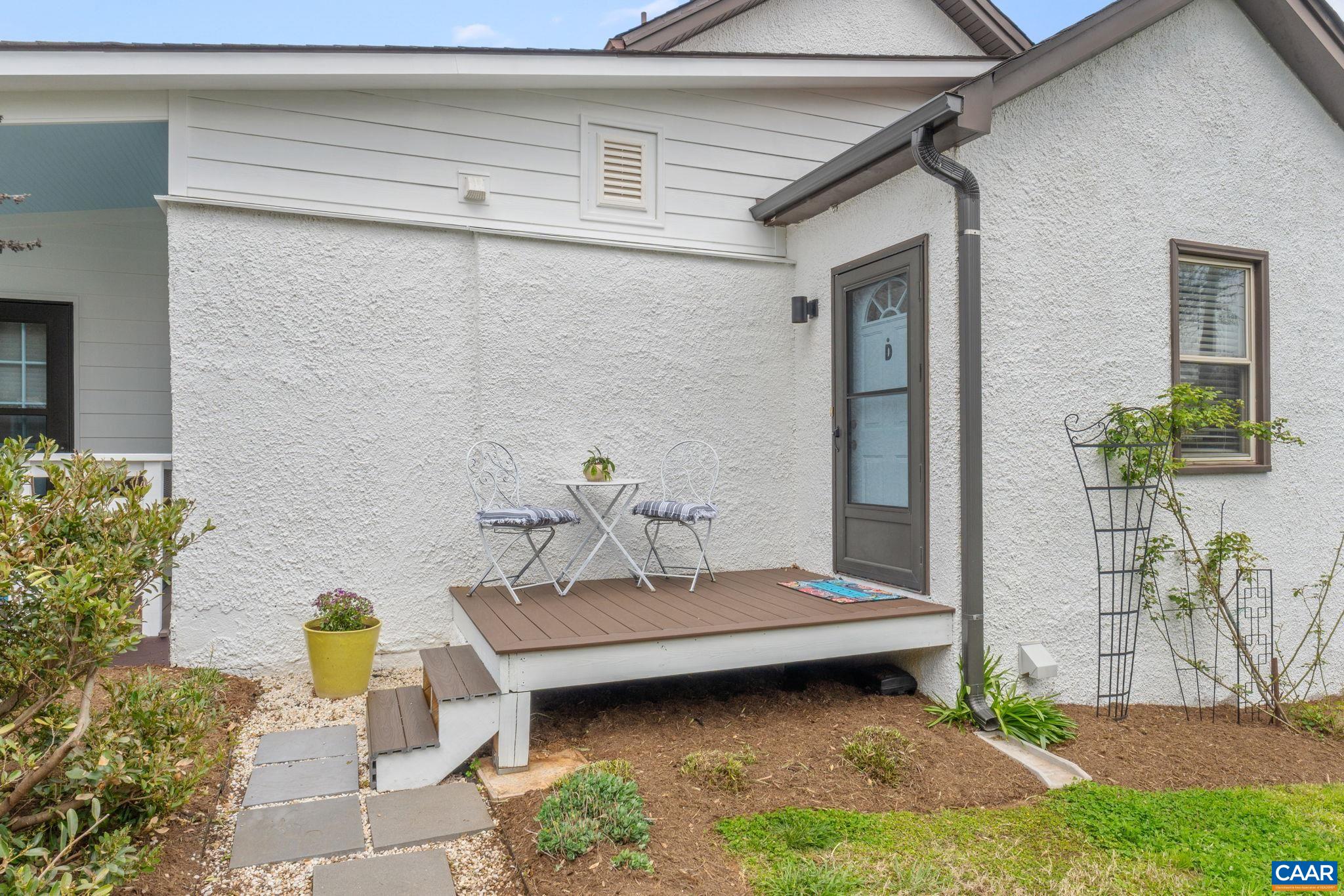 207 DOUGLAS AVE