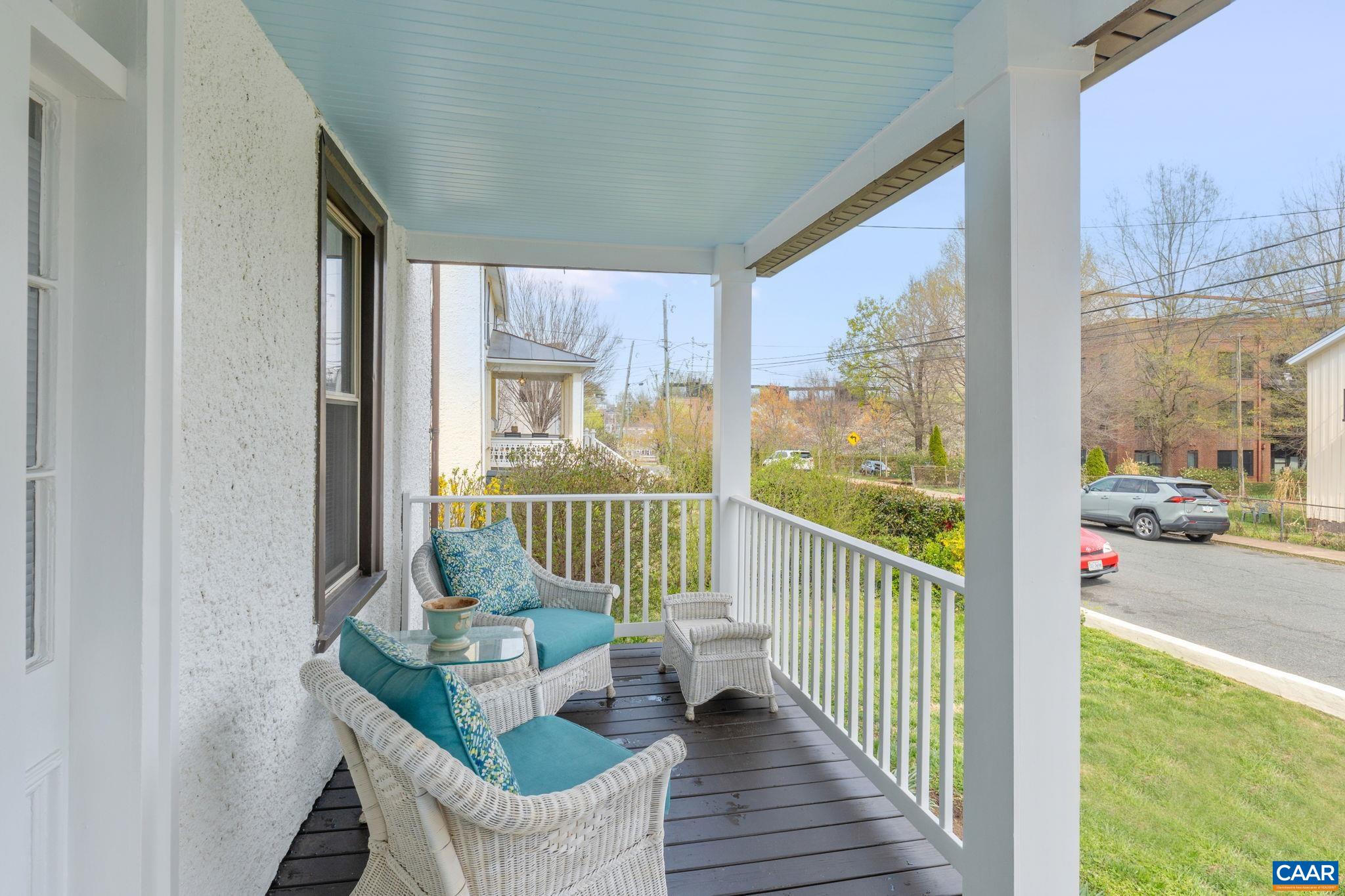 207 DOUGLAS AVE