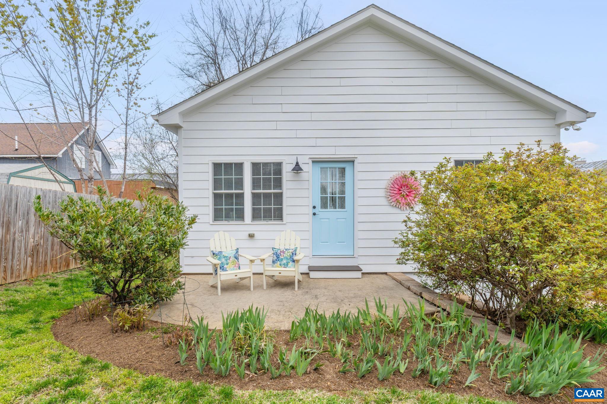 207 DOUGLAS AVE