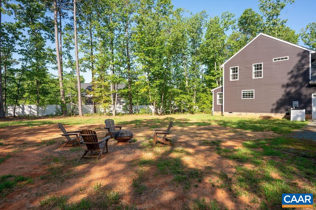 684 PINE CREST DR