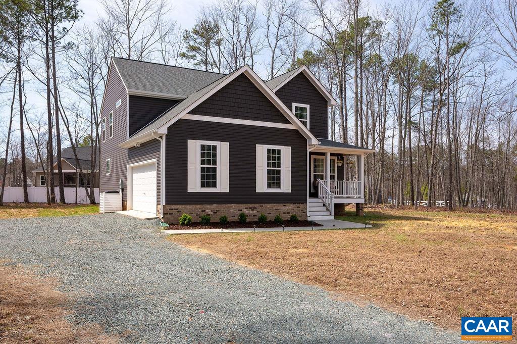 684 PINE CREST DR