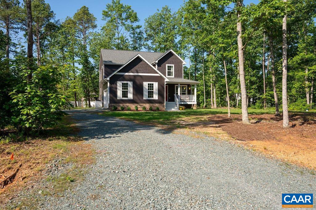 684 PINE CREST DR