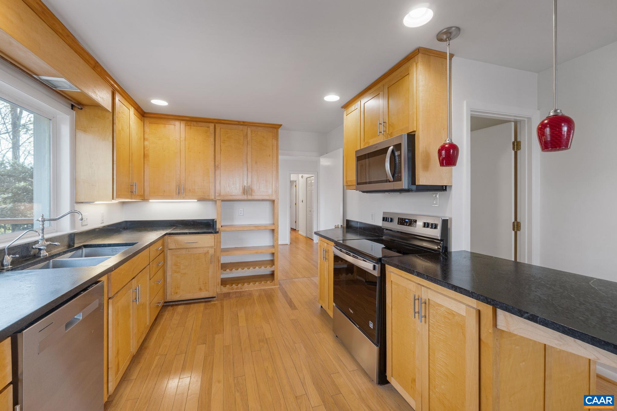 617 DAVIS AVE