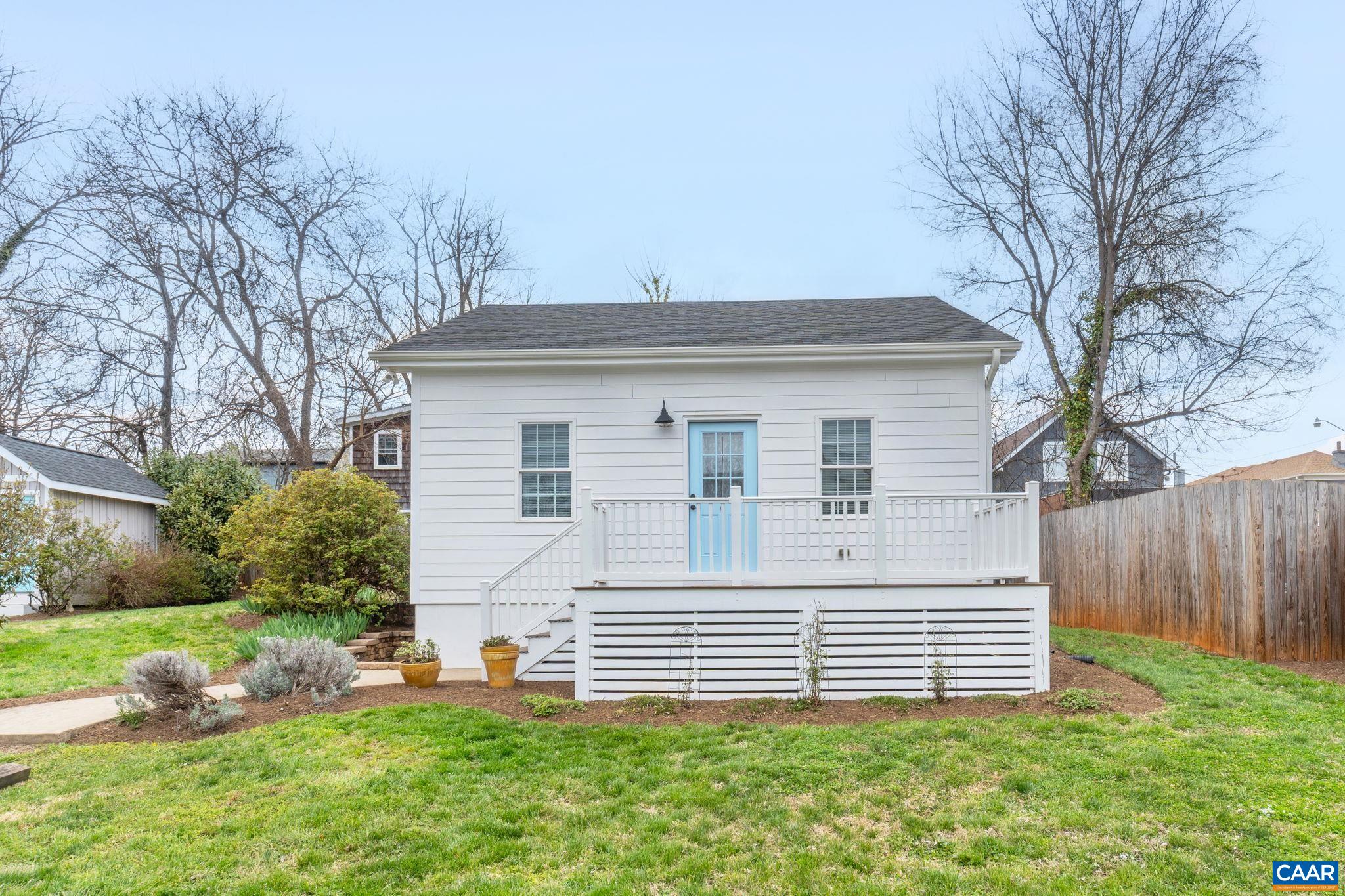 207 DOUGLAS AVE