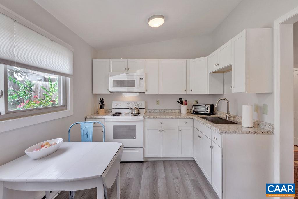 207 DOUGLAS AVE