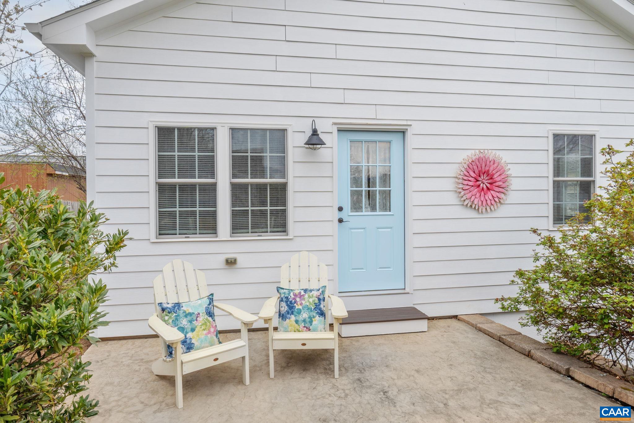 207 DOUGLAS AVE