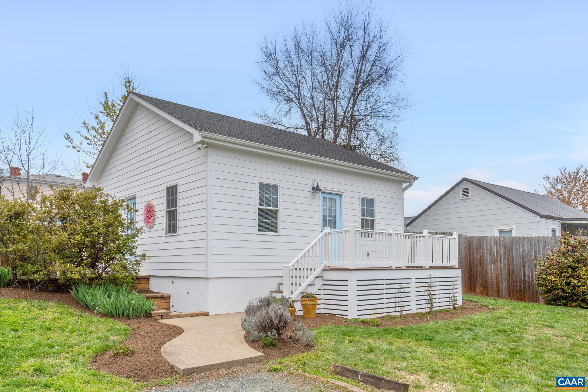207 DOUGLAS AVE
