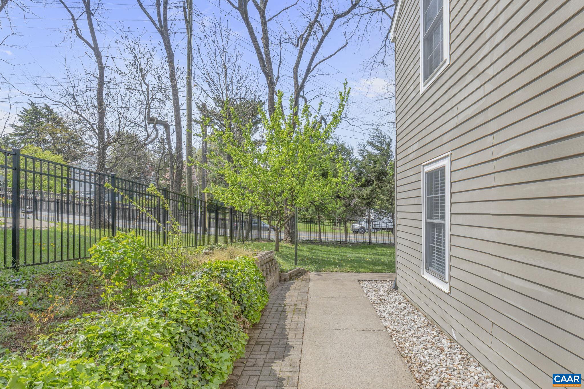 807 WATSON AVE
