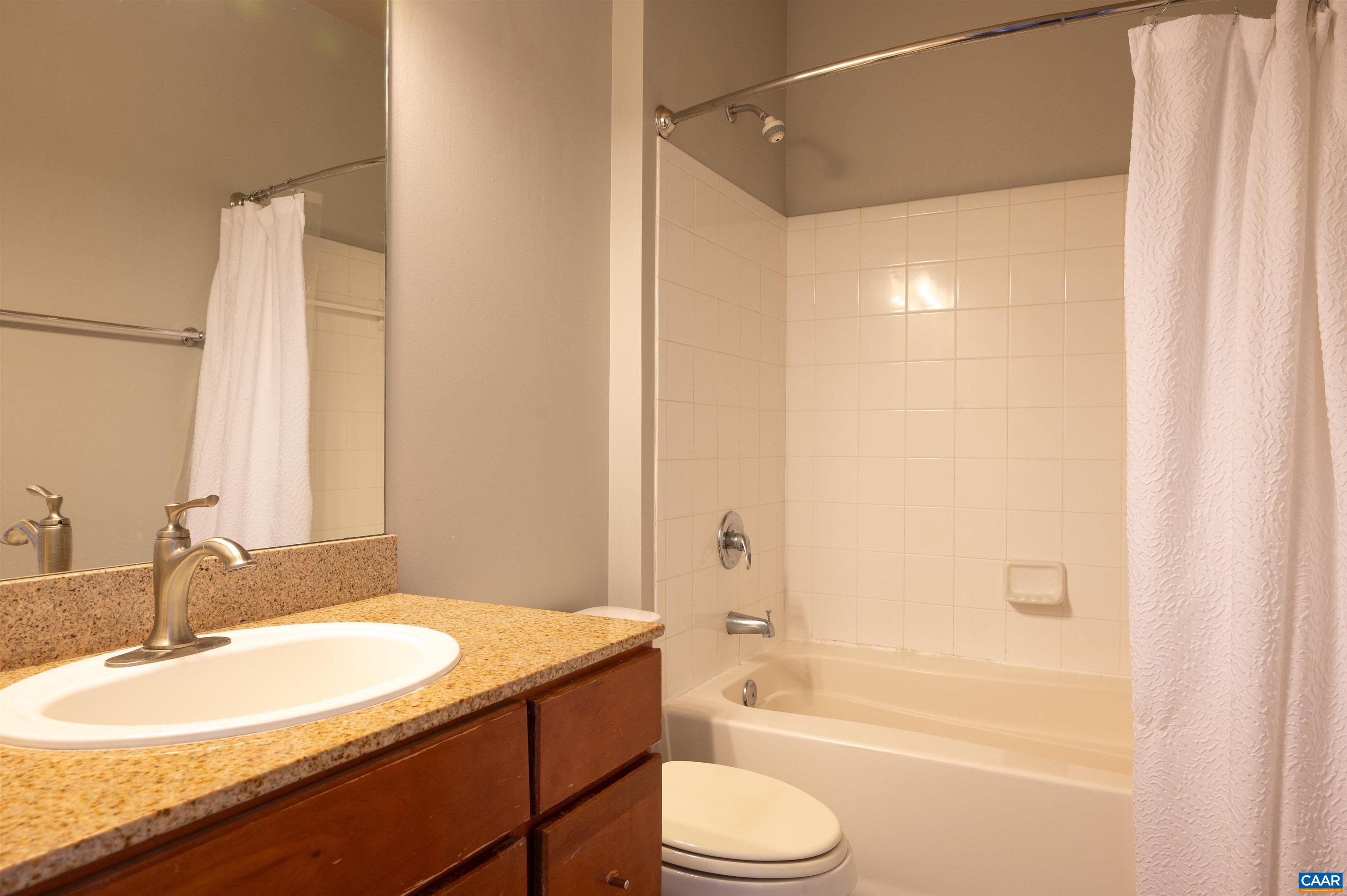 735 WALKER SQ Unit: 2A