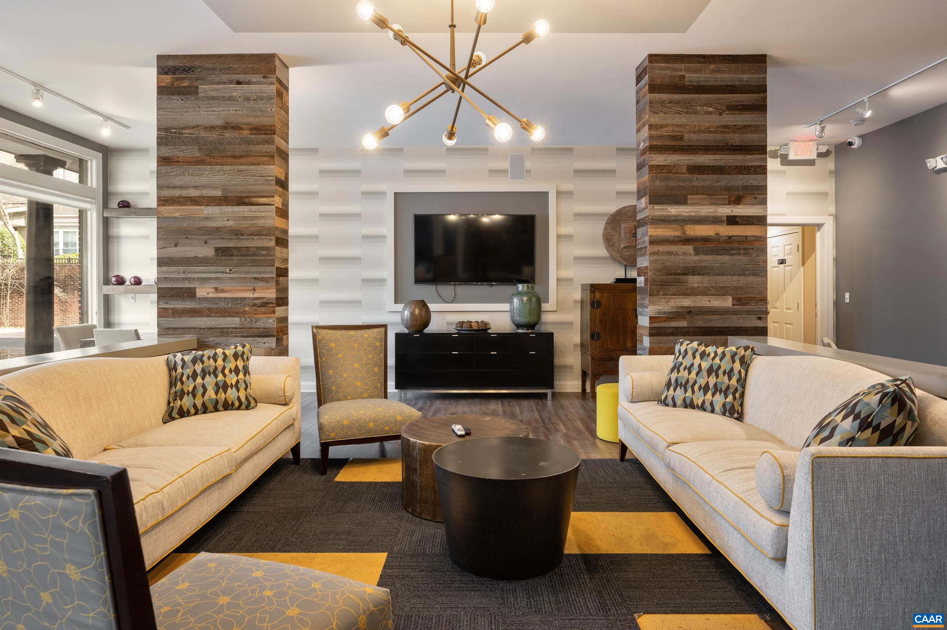 735 WALKER SQ Unit: 2A