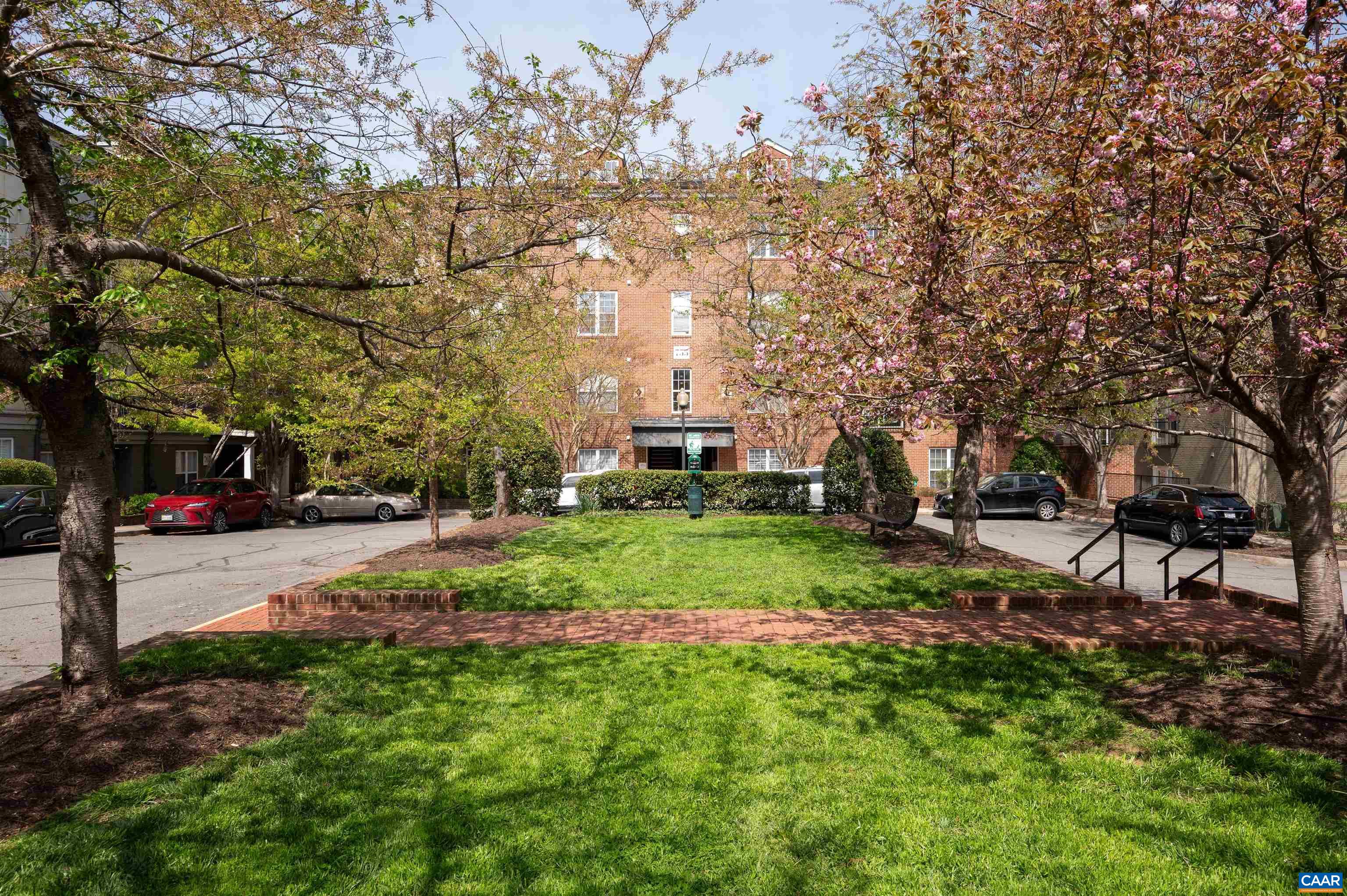 735 WALKER SQ Unit: 2A