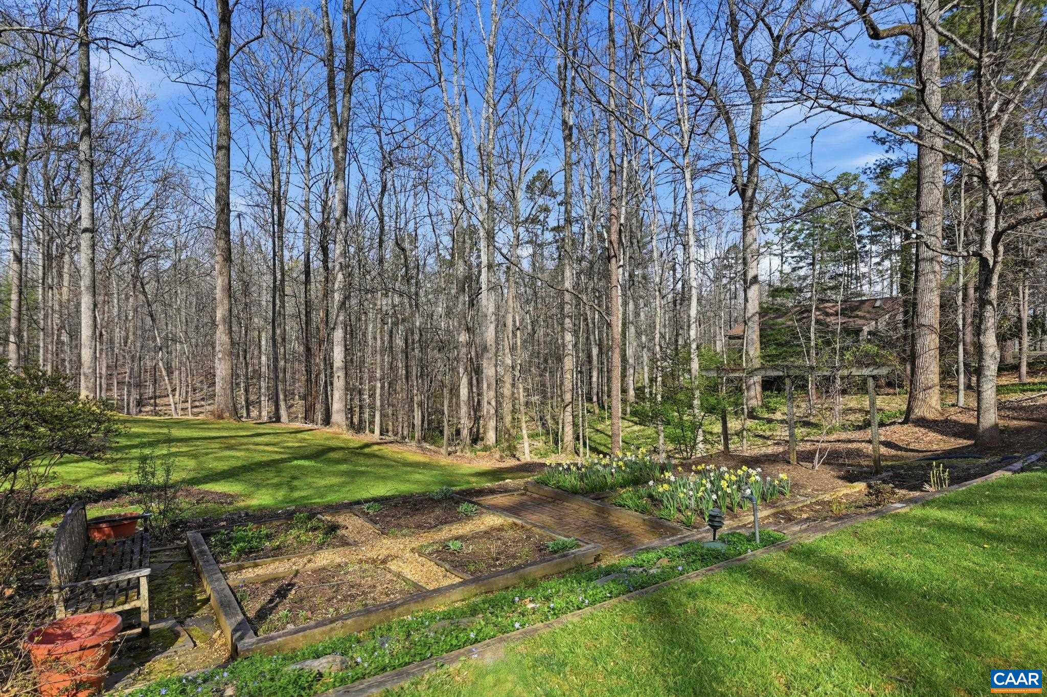 2404 PINE GARTH RUN
