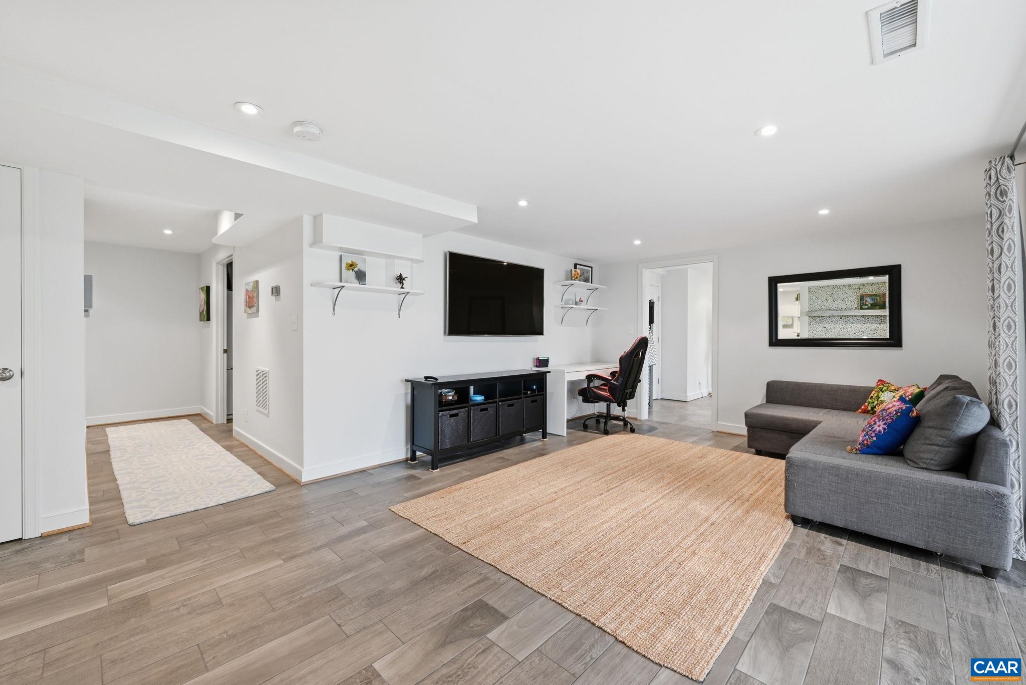 2404 PINE GARTH RUN