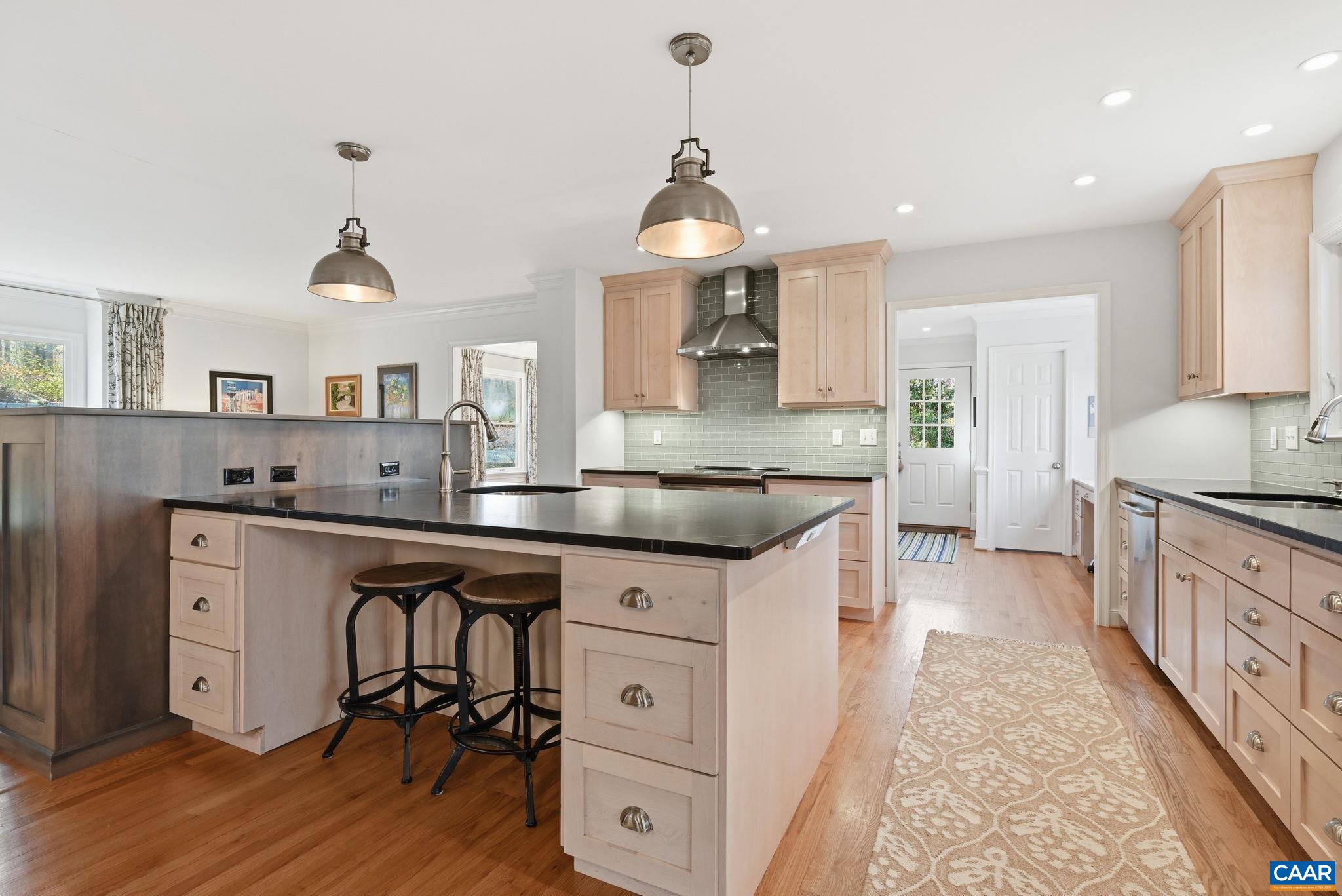 2404 PINE GARTH RUN